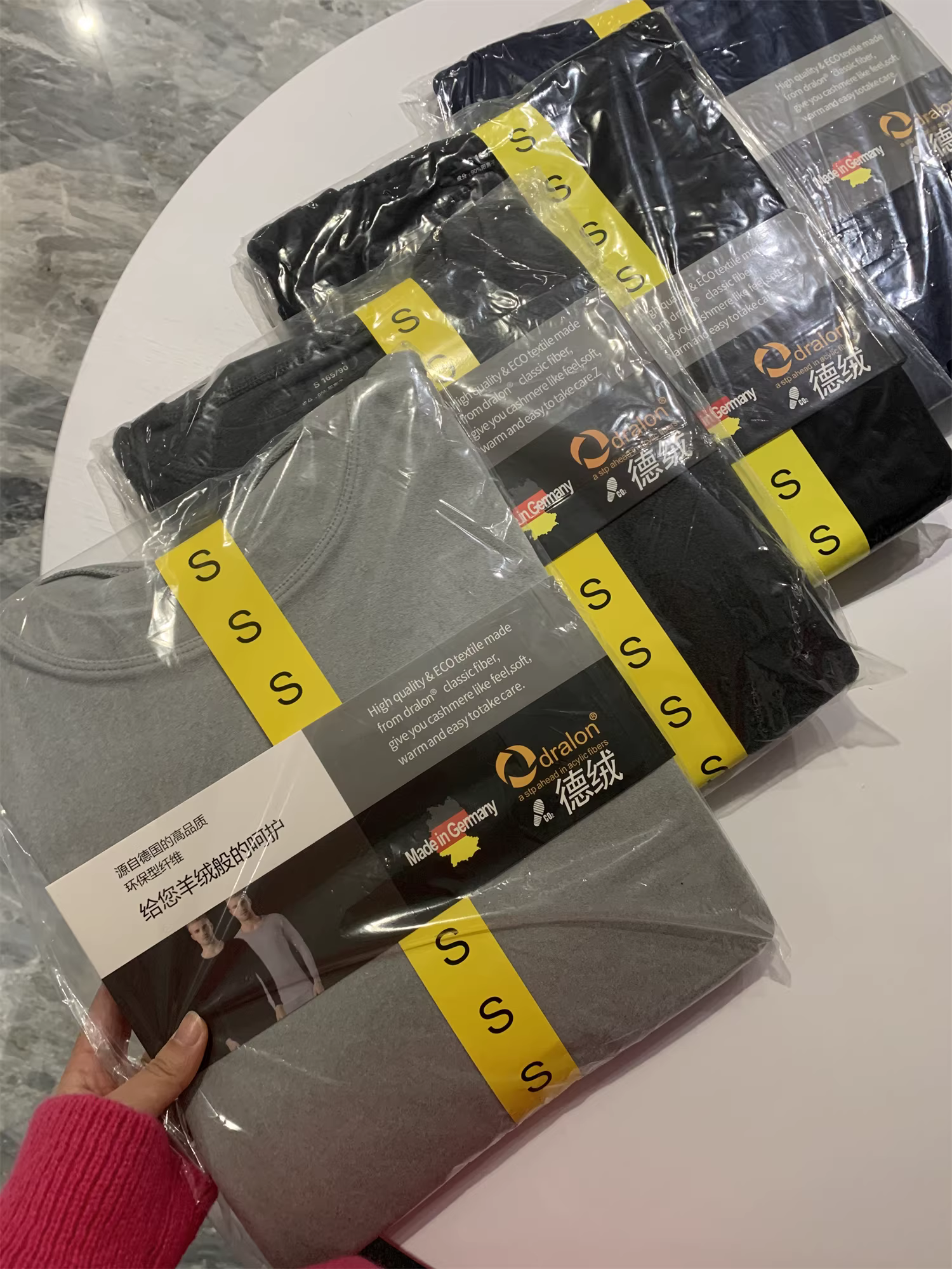 Vải giữ nhiệt hai mặt Don Quixote! Liền mạch và ấm áp! Áo lót màu trơn tự sưởi ấm, thoải mái, đa năng dành cho nam giới trong mùa thu đông.