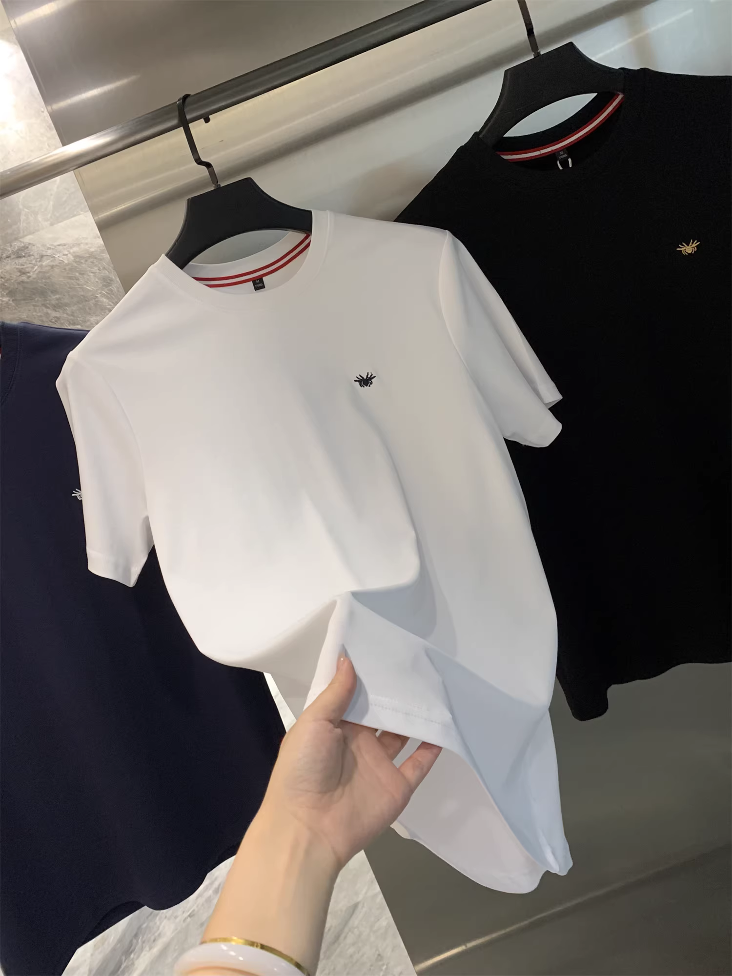 Don Quixote rất khuyến khích! Áo thun cotton dài sợi, chất liệu amoniac lỏng! Áo thun nam mùa hè màu trơn, đa năng, kiểu dáng thời trang.