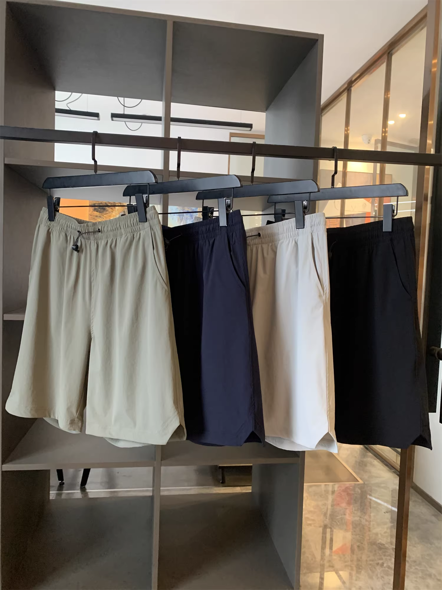 Vải Don Quixote mát mẻ và nhanh khô! Co giãn bốn chiều! Quần short năm điểm rộng rãi và đa năng dành cho nam giới mùa hè.