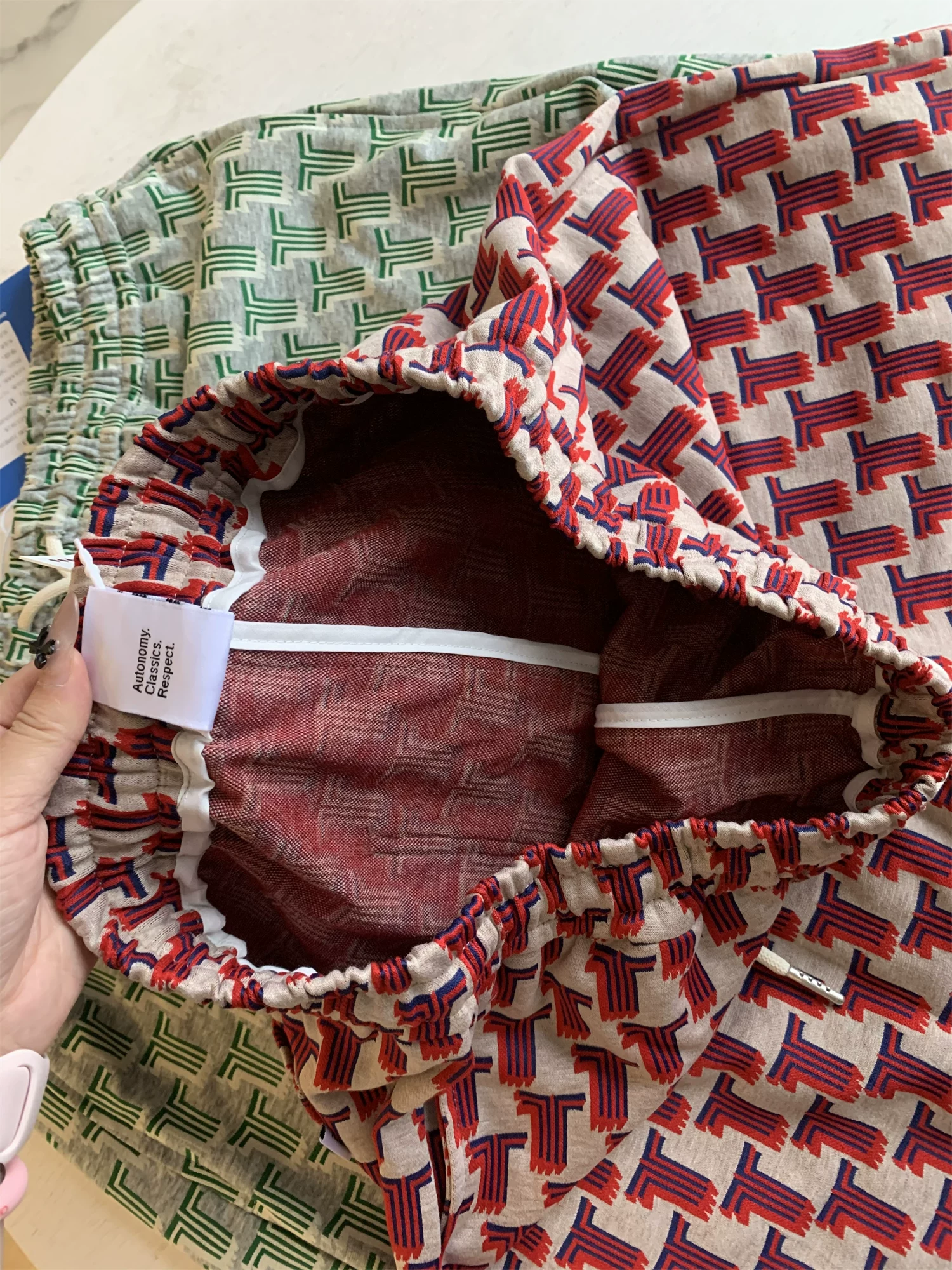 Don Quixote là phố đi bộ cao cấp của Mỹ! Quần short dệt jacquard kiểu bãi biển Hawaii, quần short bóng rổ dệt kim dáng thẳng rộng.