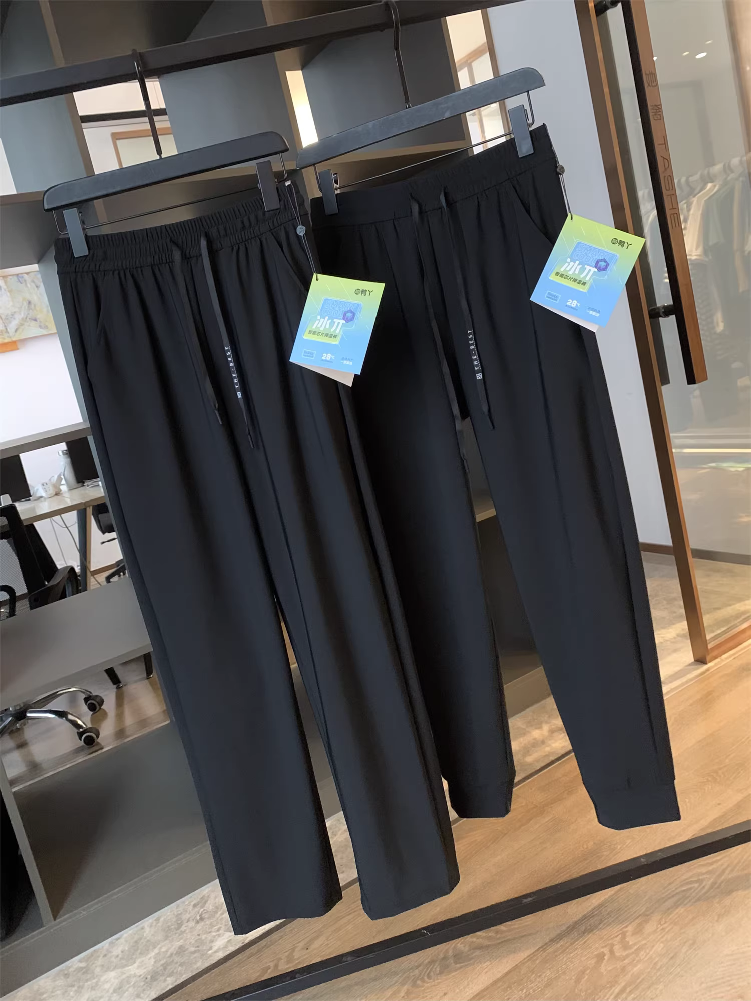 Don Quixote Làm mát thông minh + Công nghệ tổ ong đen! Quần dài thể thao nam mùa xuân hè co giãn mỏng thông thường