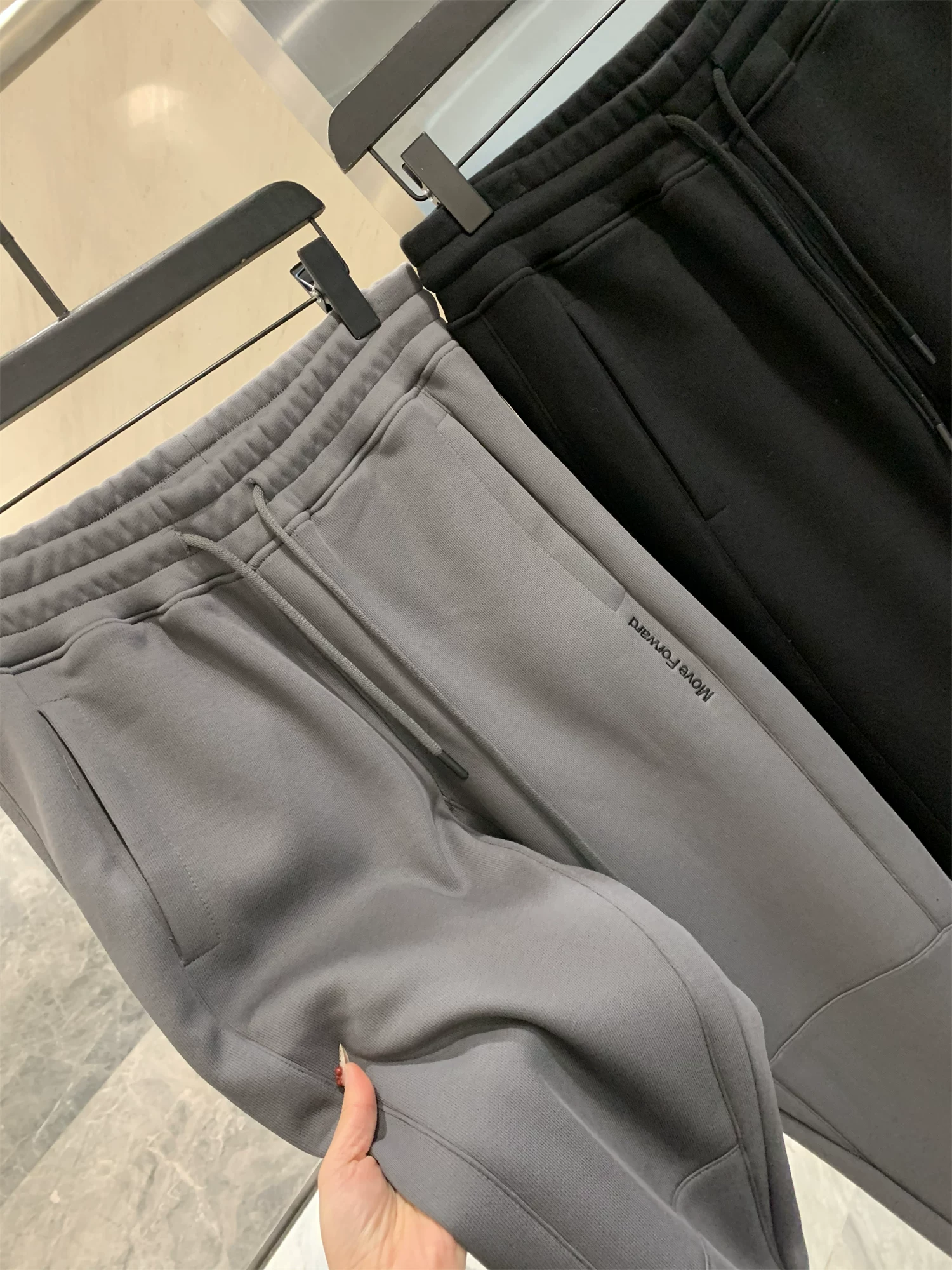 Don Quixote Offline 698! Chất liệu lông cừu tổng hợp! Quần jogger thể thao thường ngày dày dặn lót lông cừu mùa thu đông dành cho nam.