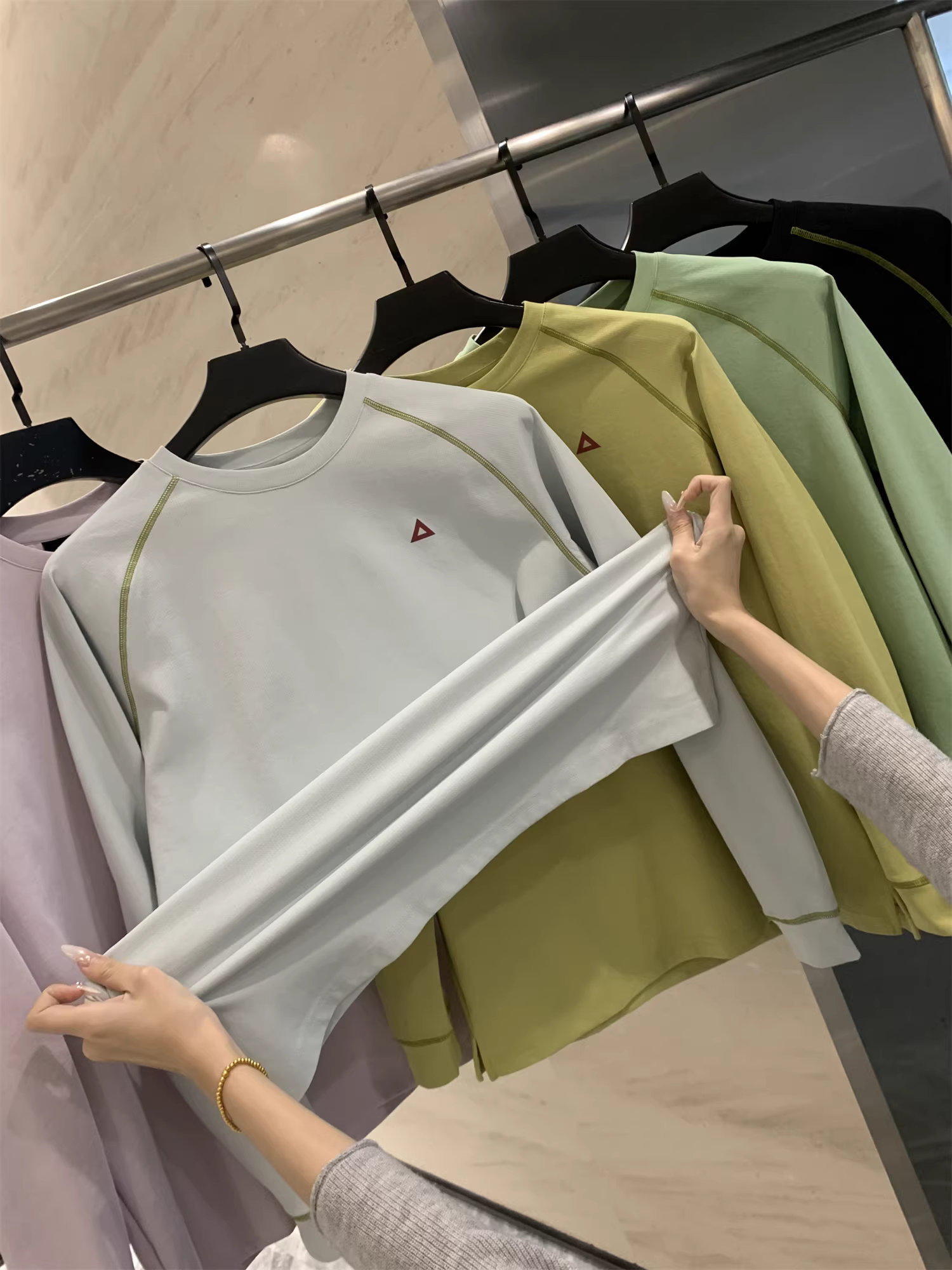 Dòng sản phẩm Don Quixote Mountain Series Triangle Logo! Thấm hút mồ hôi và thoáng khí! Áo thun dài tay cổ tròn chức năng nhanh khô mùa thu dành cho nam.