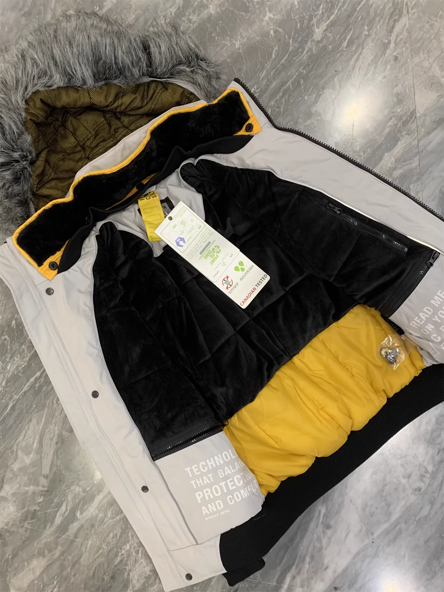 Don Quixote đến Canada! Hàng chất lượng cao cấp! Áo khoác nam chống gió, chống lạnh, lót bông ấm áp, kiểu dáng hiện đại.