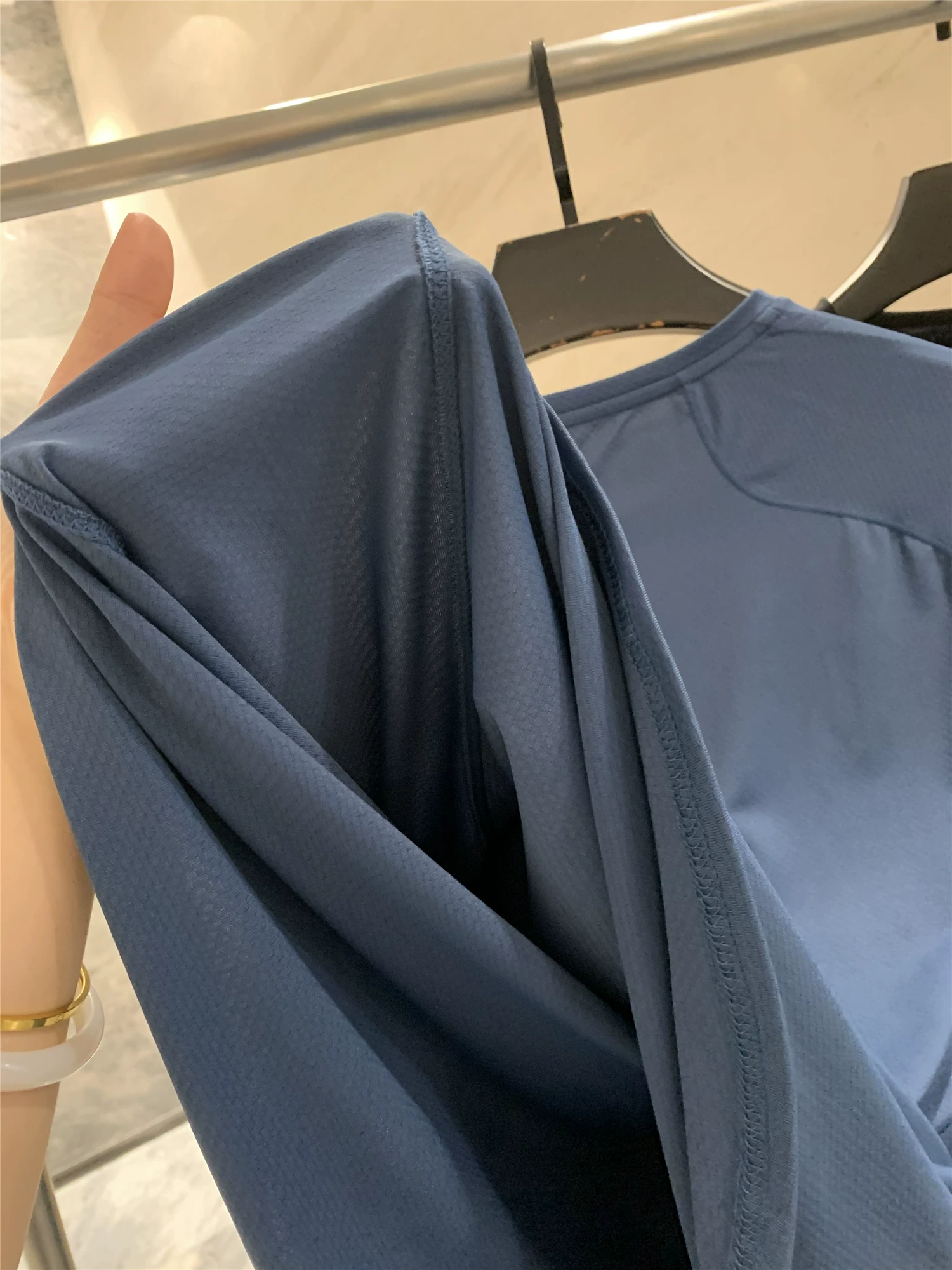 Don Quixote, một lô hàng lớn! Được thiết kế dành cho người yêu thích thể thao! Áo sơ mi dài tay ngoài trời, may ba chiều, nhanh khô, thoáng khí.