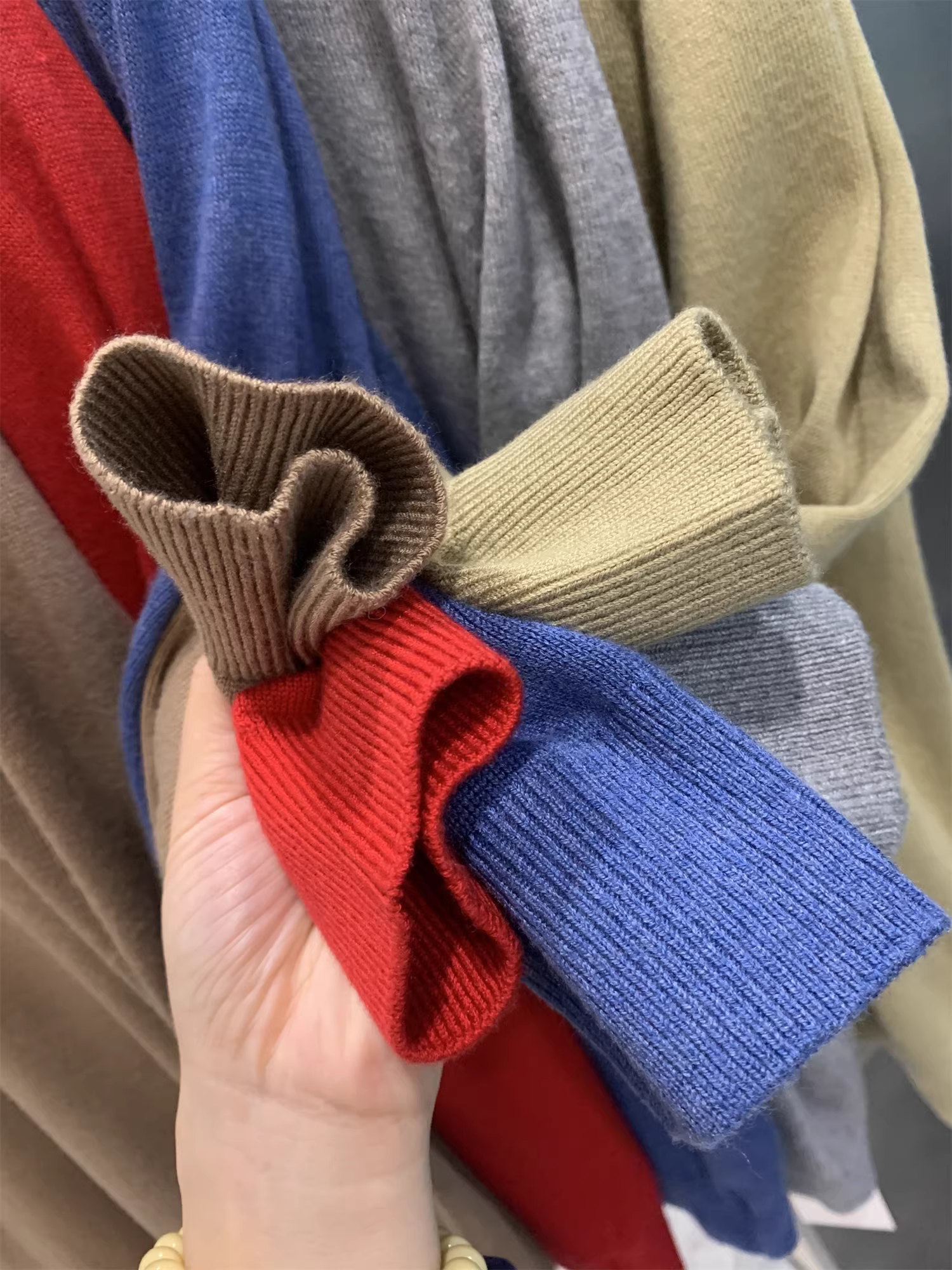 Áo len nam dệt kim mềm mại, ấm áp, tinh tế, được dệt thủ công mùa thu đông, chất liệu pha lụa Don Quixote và len cừu!