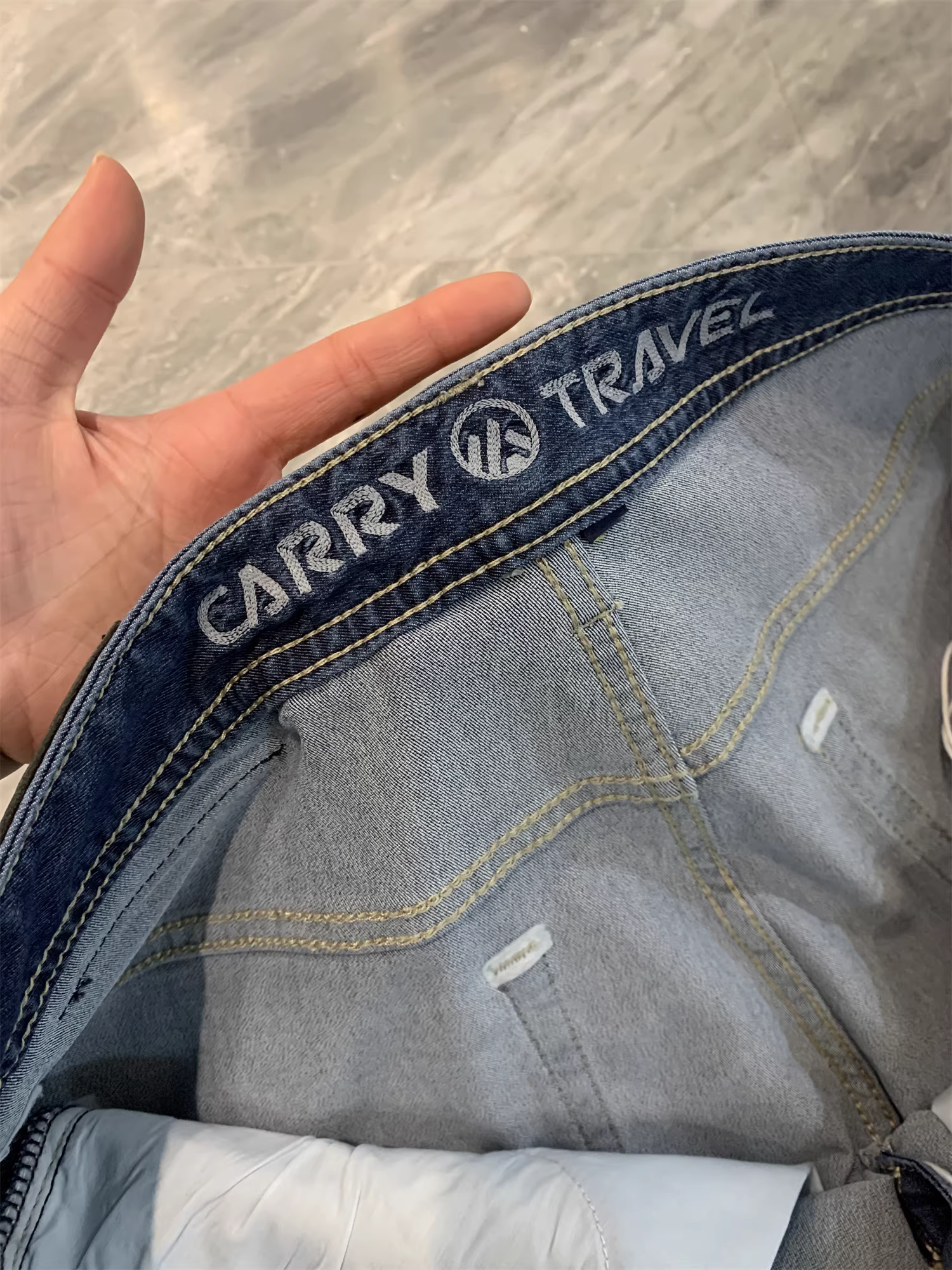 Dòng sản phẩm nhẹ Don Quixote! Chất liệu cotton pha, mềm mại và nhẹ nhàng, quần âu ống đứng, quần jean nam.