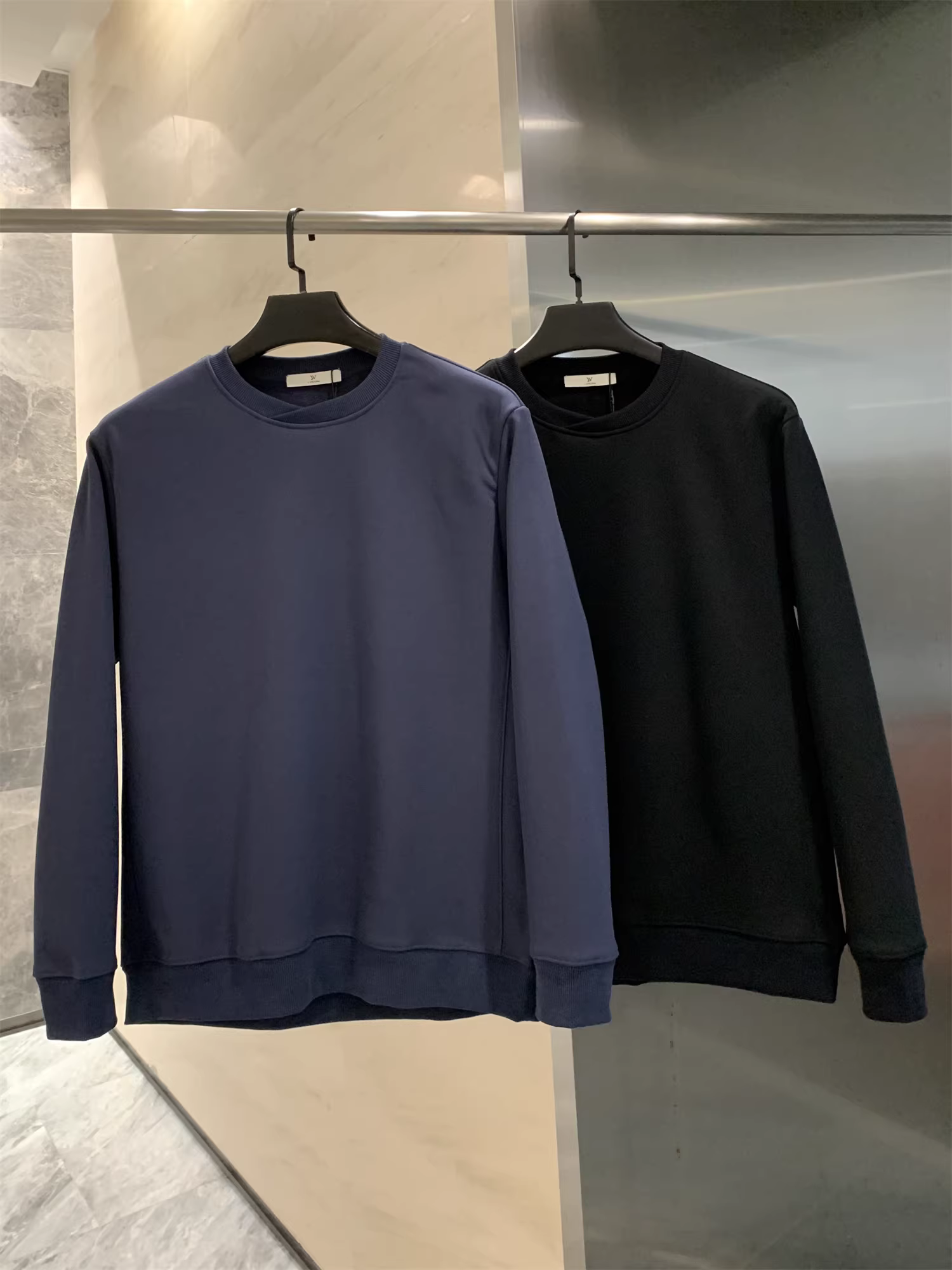 Don Quixote Composite Ollie Fleece! Ấm nhanh chóng và giữ nhiệt! Áo nỉ thường ngày đa năng, lót lông cừu, dày dặn, ấm áp, thích hợp cho mùa thu đông.