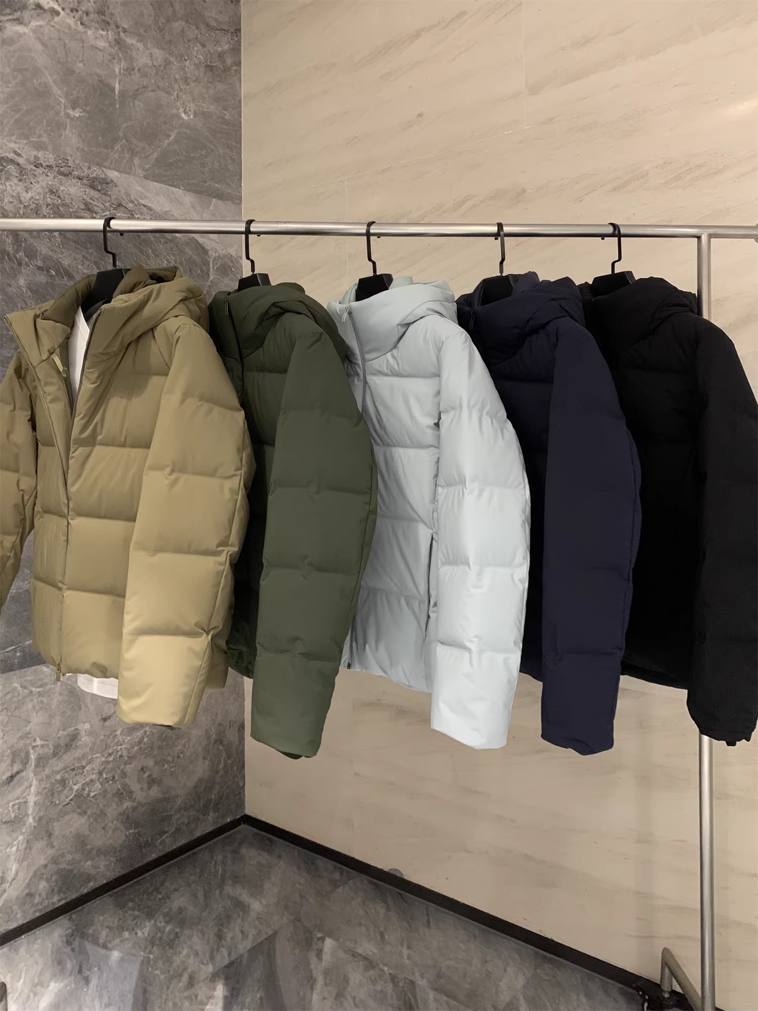 Don Quixote U series! Độ phồng 600+! 90% lông vịt! Áo khoác mùa đông may liền mạch có mũ trùm đầu.