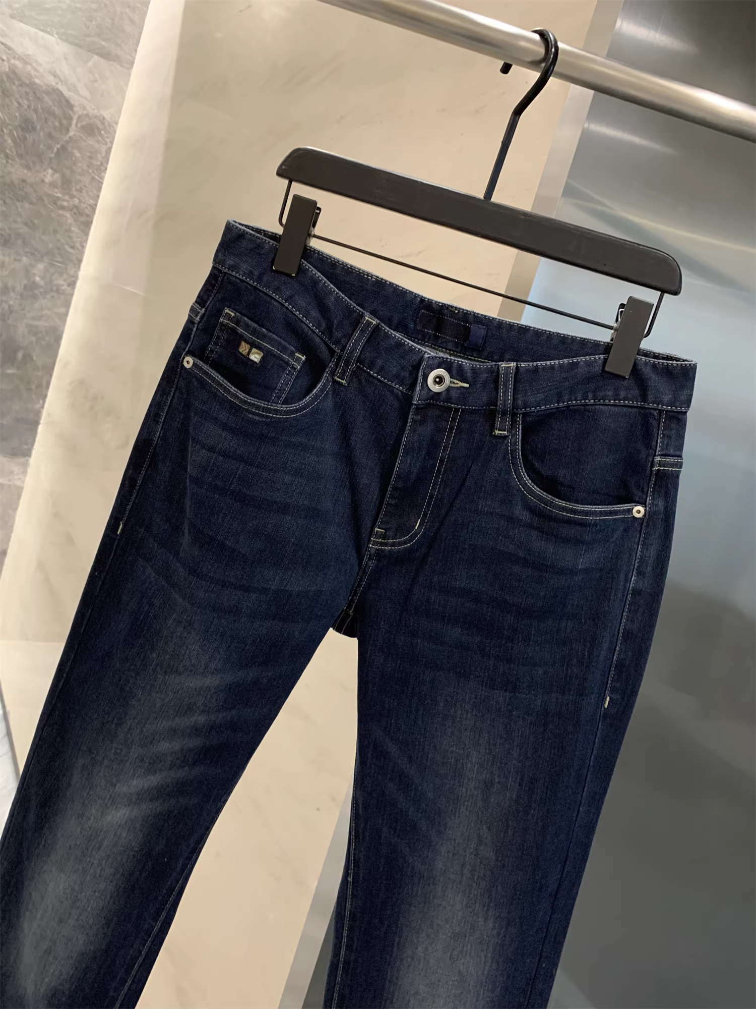 Hàng hiệu Don Quixote H! Mềm mại và thân thiện với làn da! Chất liệu pha Lyocell! Quần jean nam dáng thẳng, phong cách thường ngày.