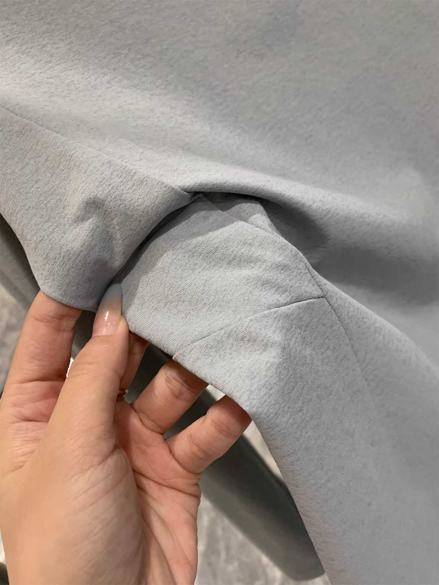 Quần áo ngoài trời chức năng dòng D của Don Quixote! Hút ẩm, nhanh khô, thoáng khí! Áo thun thể thao dài tay có khóa kéo nửa thân.