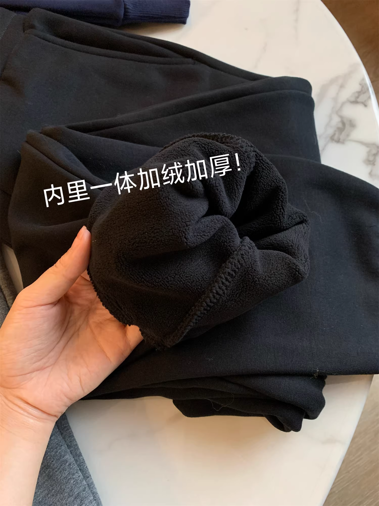 Don Quixote được lót lông cừu và dày dặn! Thân thiện với da và ấm áp! Quần dài và quần thể thao nam có cạp chun, kiểu dáng thời trang mùa thu.