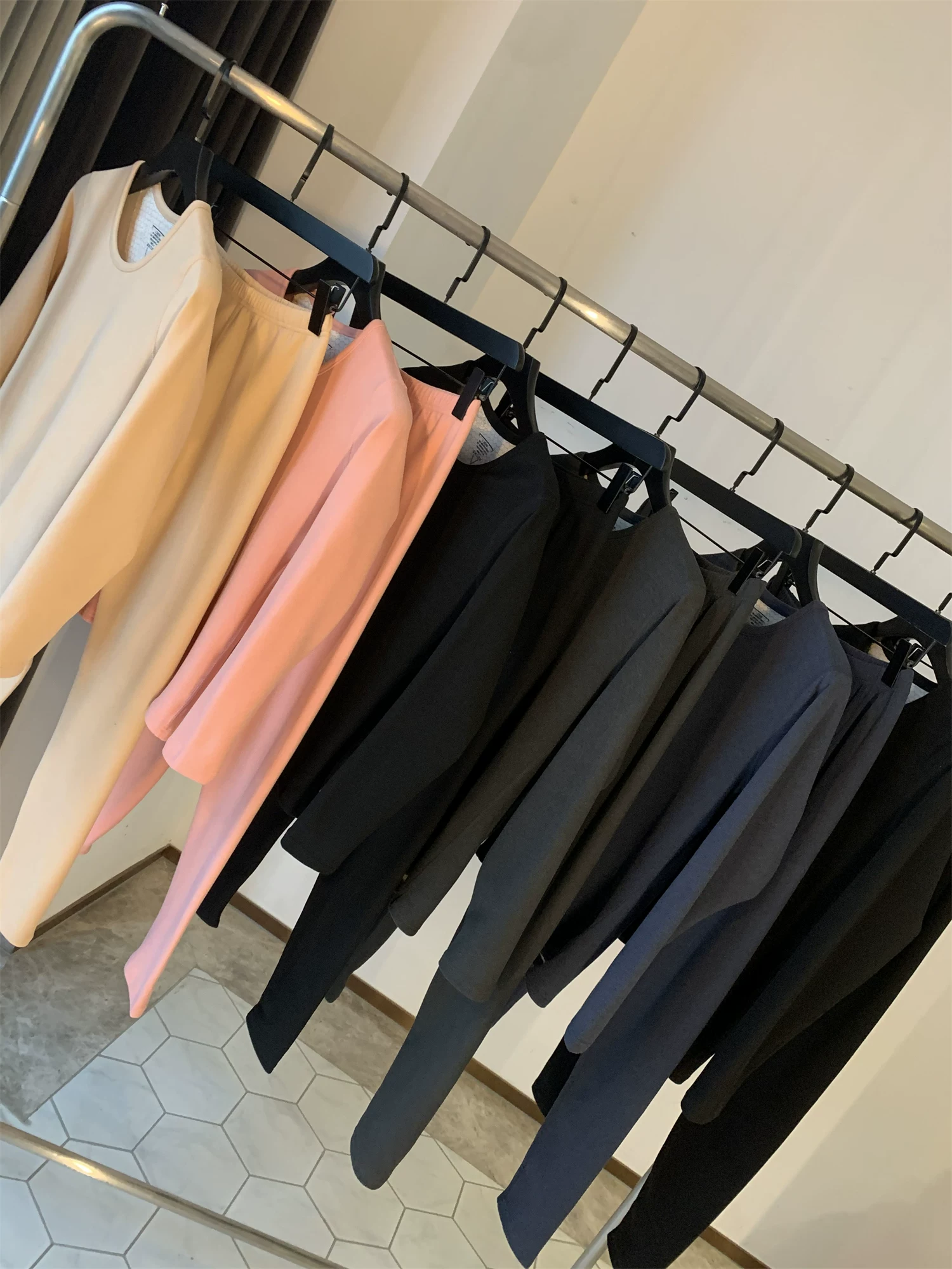 Don Quixote, mỗi người lấy 2 bộ! Bộ đồ lót giữ nhiệt công nghệ cao, giữ ấm gấp đôi, dành cho nam và nữ.