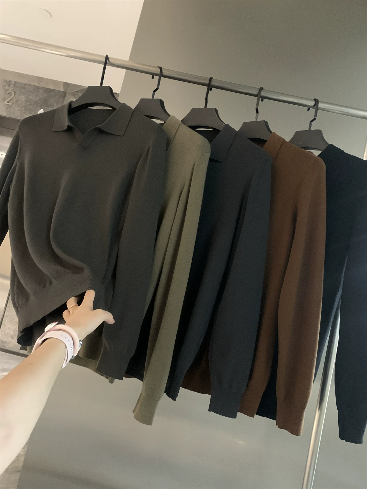 Don Quixote, một quý ông thanh lịch! Áo len pha len! Áo len nam cổ V nhỏ, cổ Cuba, dệt kim, hợp thời trang mùa thu đông.