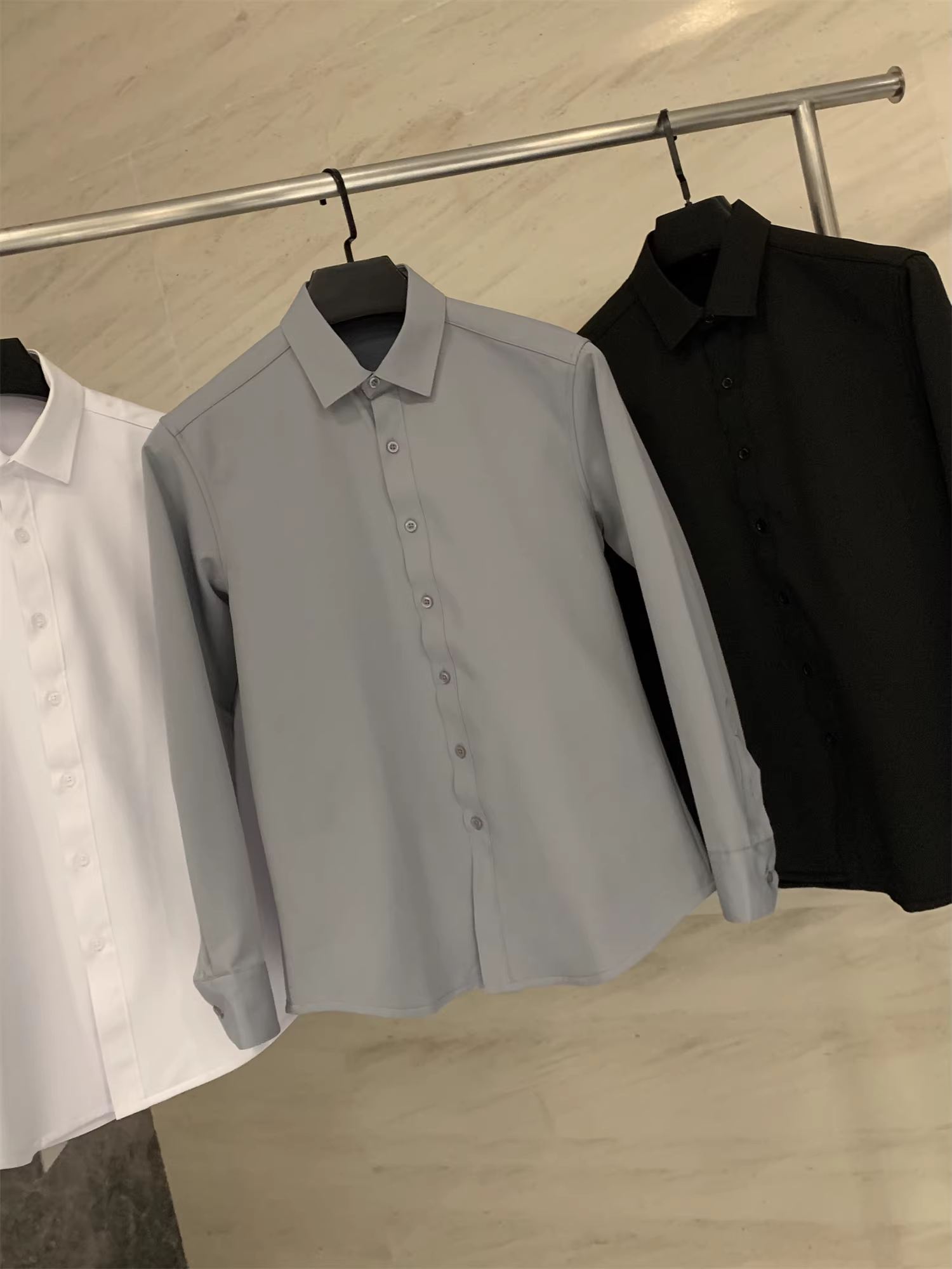 Don Quixote, chất lượng hàng đầu! Lót lông cừu và dày dặn! Áo sơ mi nam tay dài cổ trụ màu trơn đa năng, ấm áp mùa thu đông.