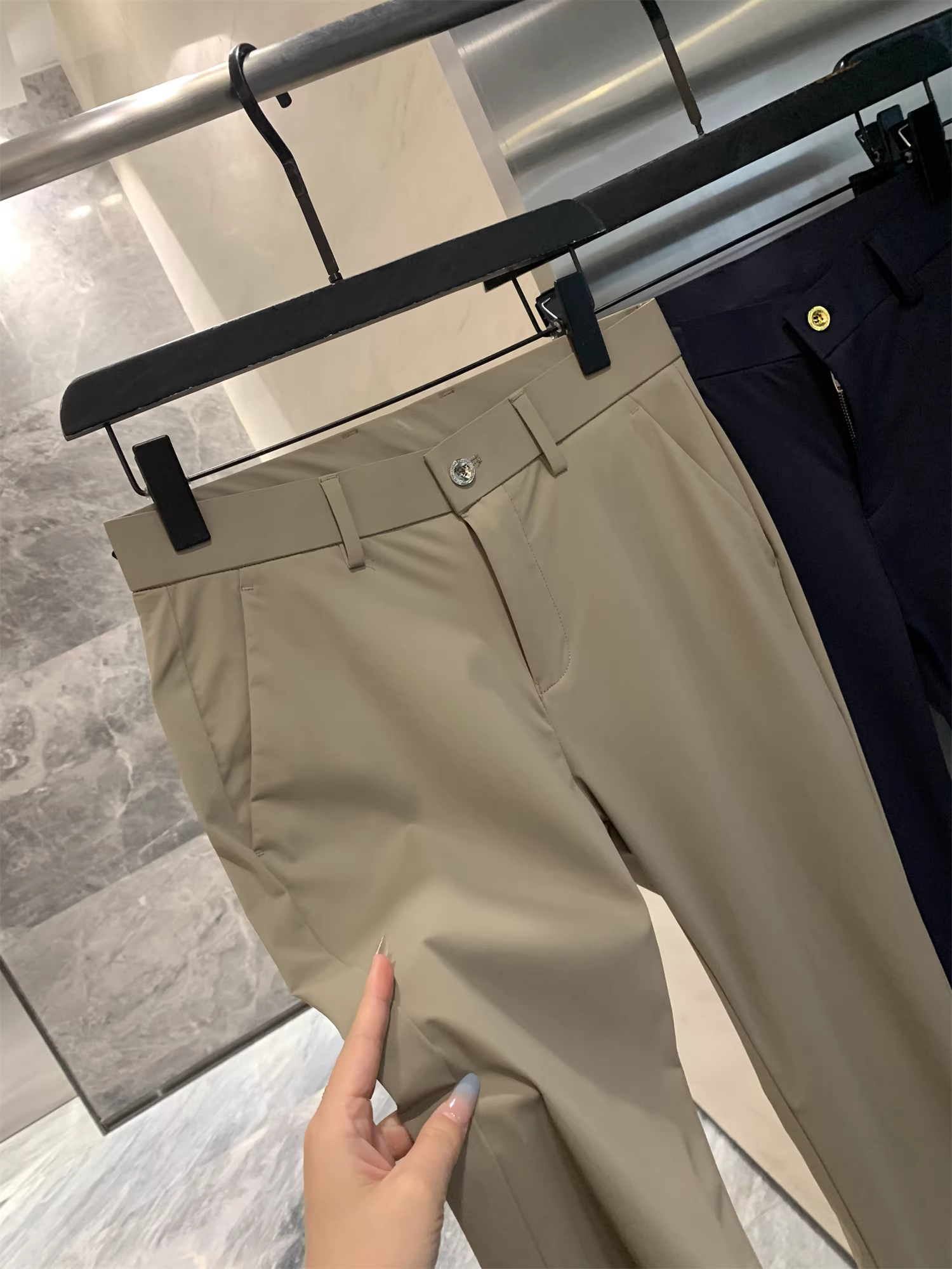 Công nghệ đen bốn lớp chống thấm Don Quixote! Quần âu nam thẳng ống, chống thấm nước, thân thiện với da, thoáng khí, thích hợp cho mùa xuân và mùa hè.