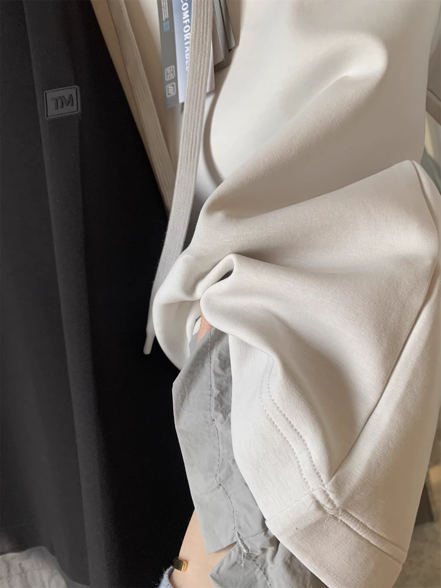 Don Quixote, sự sang trọng nhẹ nhàng! Giá ngoại tuyến 1698! Áo hoodie đôi có lớp khí sandwich được xử lý bằng phương pháp mercerized nhập khẩu.