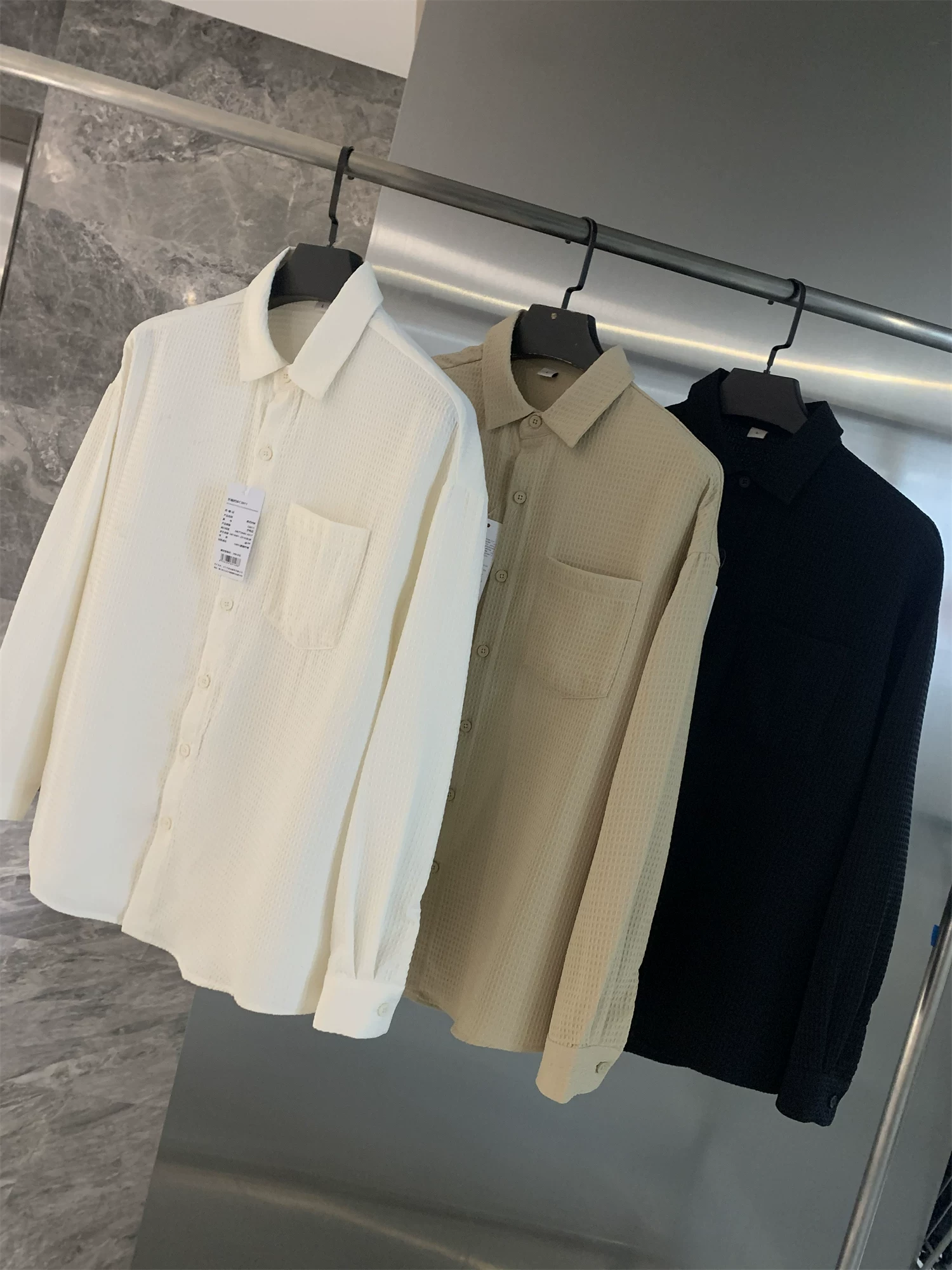 Vải có họa tiết bánh quế Don Quixote! Áo sơ mi dài tay có cổ dáng rộng đa năng dành cho nam mùa thu hợp thời trang