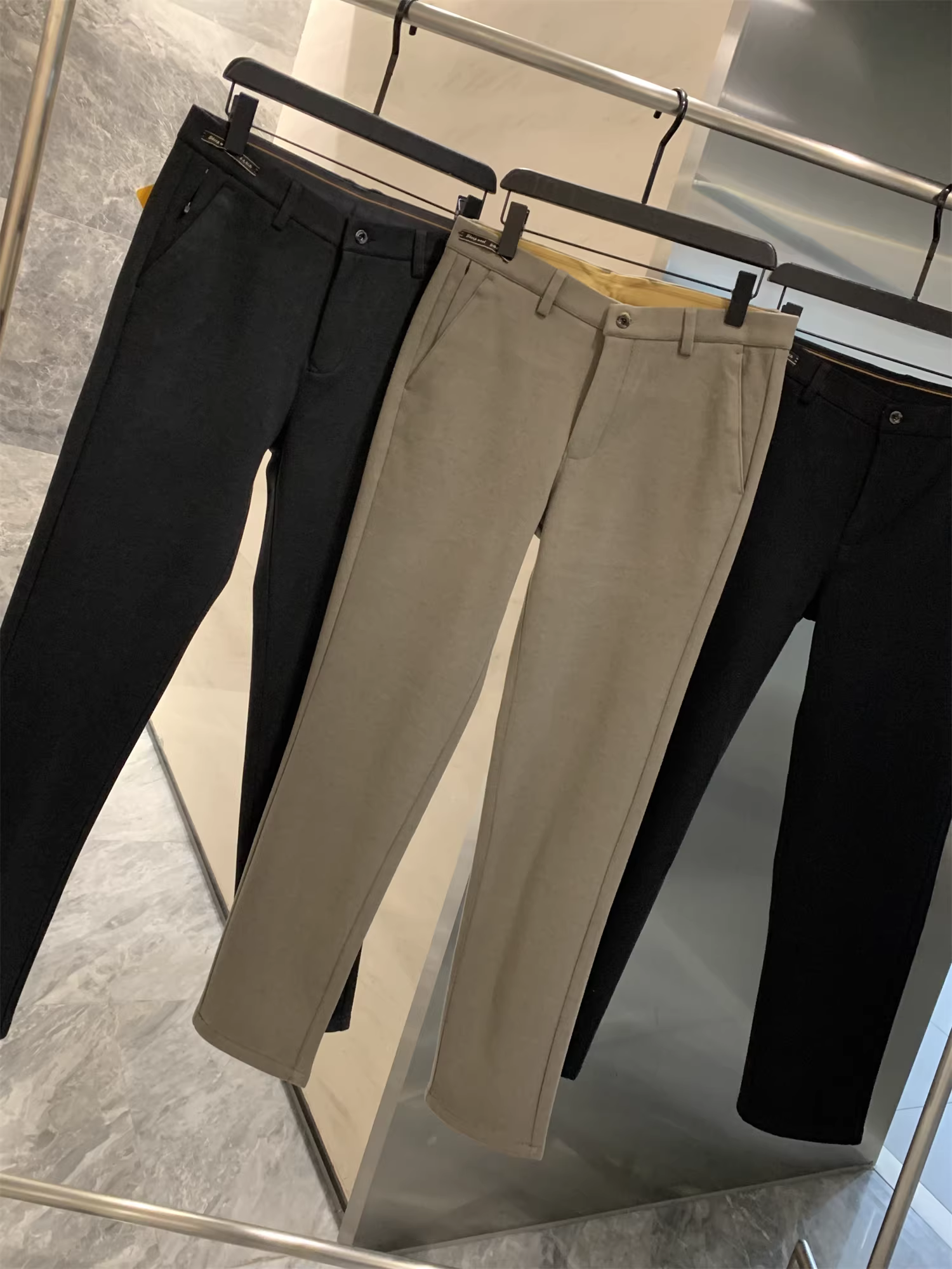 Don Quixote đặt hàng 2300 ở Úc! Len cừu + chất liệu lyocell pha trộn! Quần âu nam chất liệu nhung mềm mại, phong cách lịch sự nhưng thoải mái.