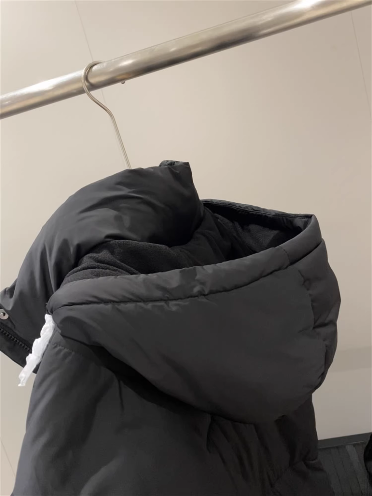 Don Quixote đến Đức! Áo khoác cotton dài có mũ trùm đầu màu đen ấm áp mùa thu đông.