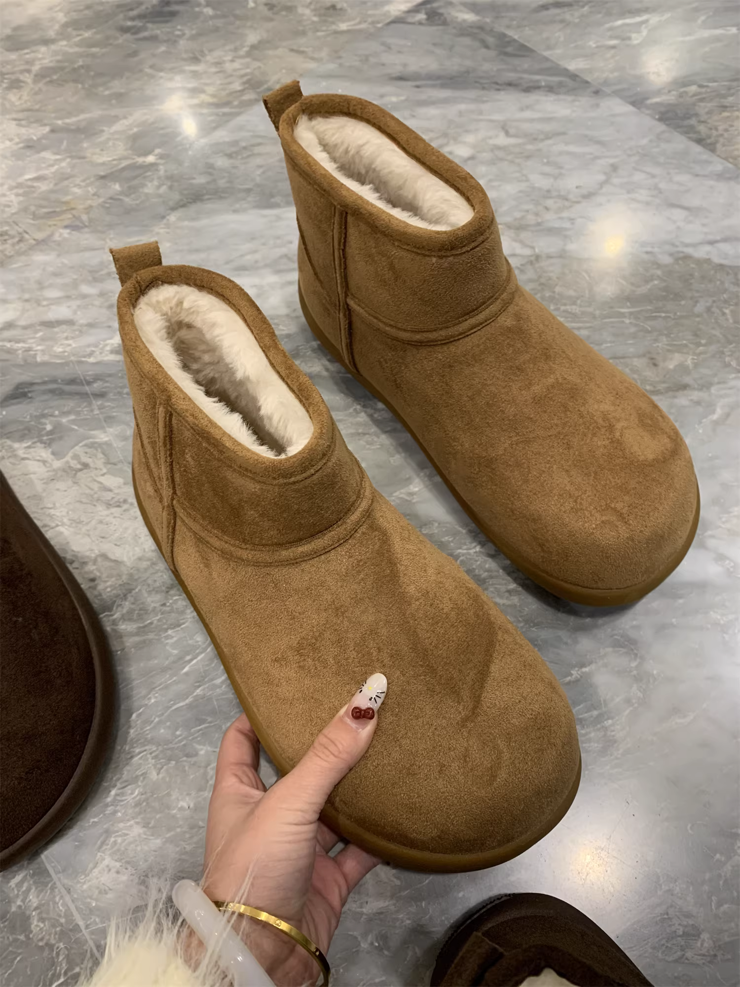 Giày lười Don Quixote Big Head! Mặt trên bằng da lộn lông dài, dày và ấm áp, giày cotton đế dày unisex, hợp thời trang.