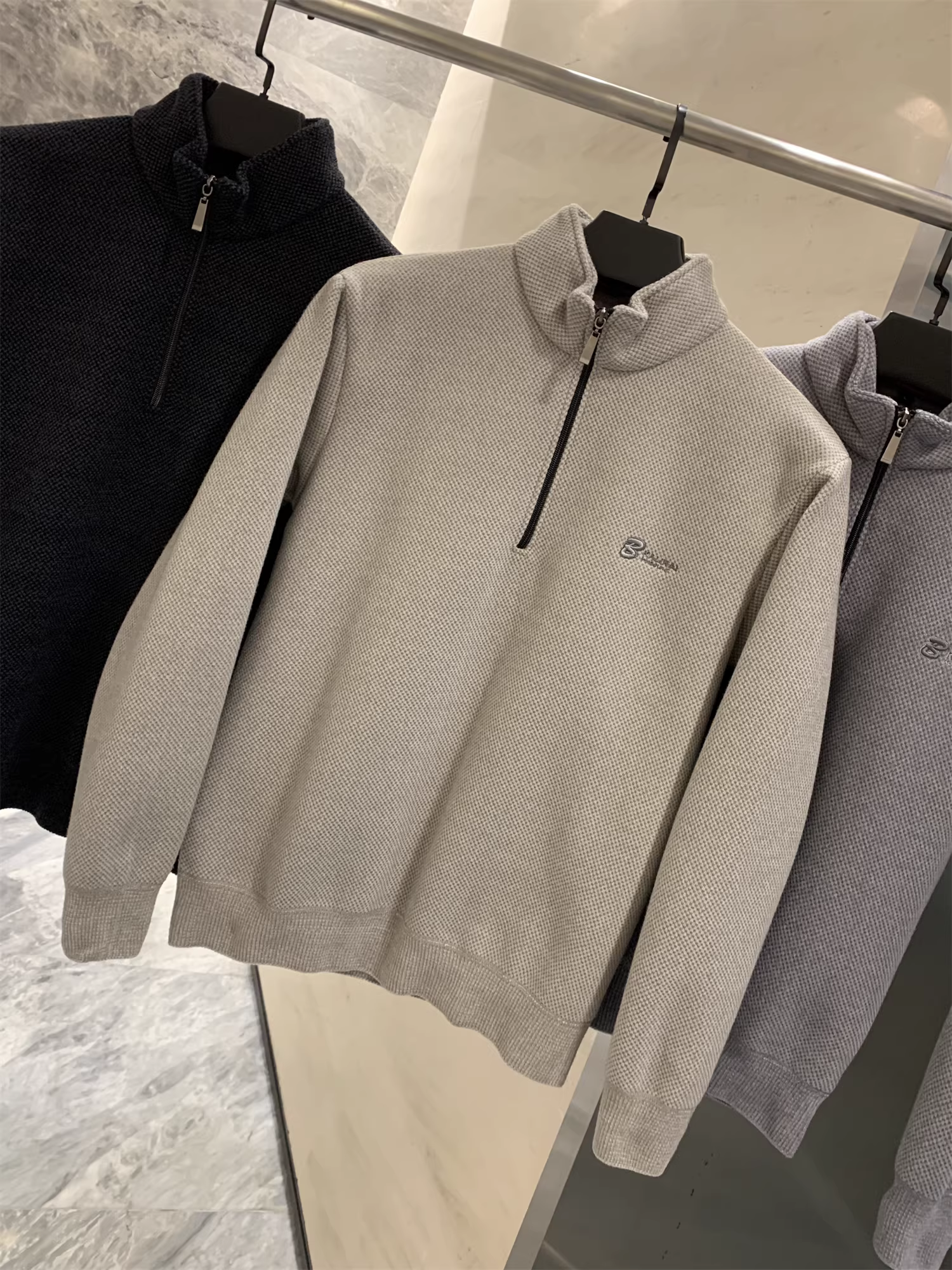 Đơn đặt hàng của công ty Don Quixote ODM! Áo len chui đầu nửa khóa kéo mùa đông, thêu tay, lót lông cừu, dày dặn! Áo len ấm áp, phong cách thường ngày.