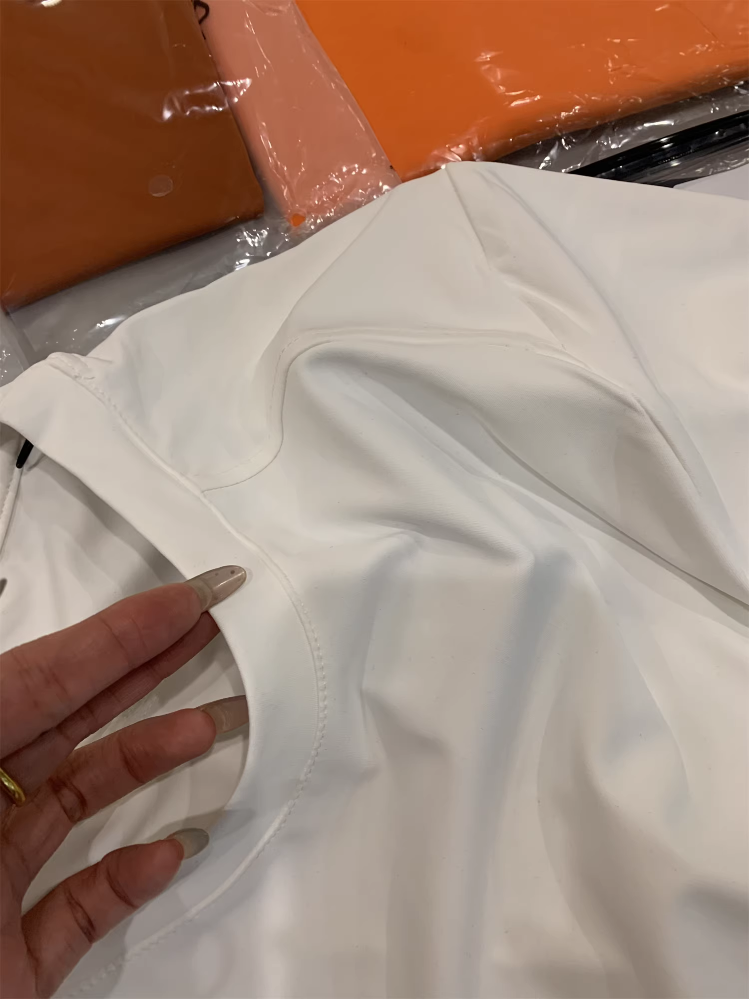 Áo thun ngắn tay đơn giản và đa năng dành cho cặp đôi thể thao và giải trí cao cấp của Don Quixote Ý Leavo Johnson