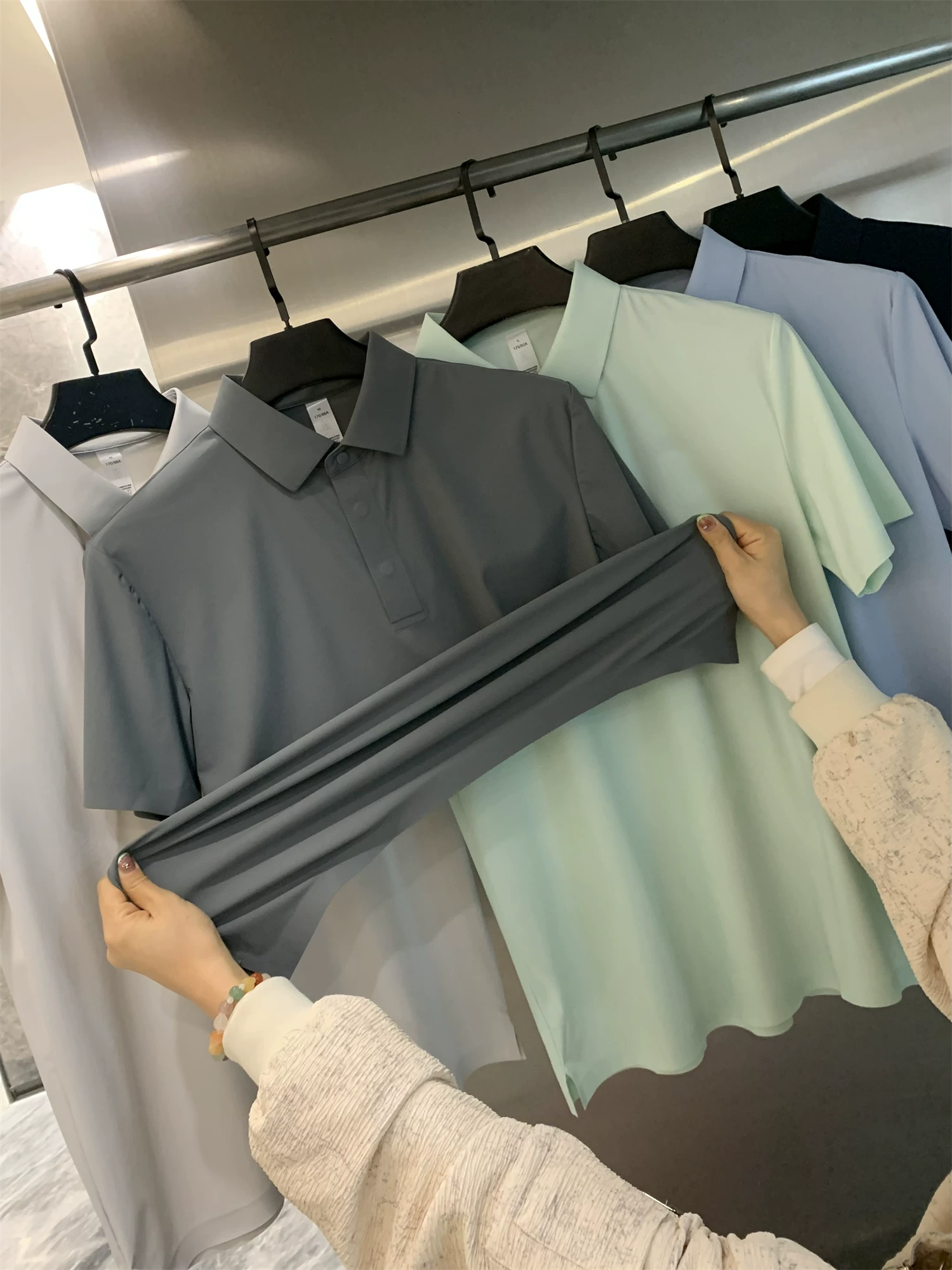 Công nghệ Don Quixote Cool và Quick-Drying! Áo POLO mùa hè đơn giản và thoải mái, thấm hút mồ hôi, thoáng khí, không đường may dành cho nam.