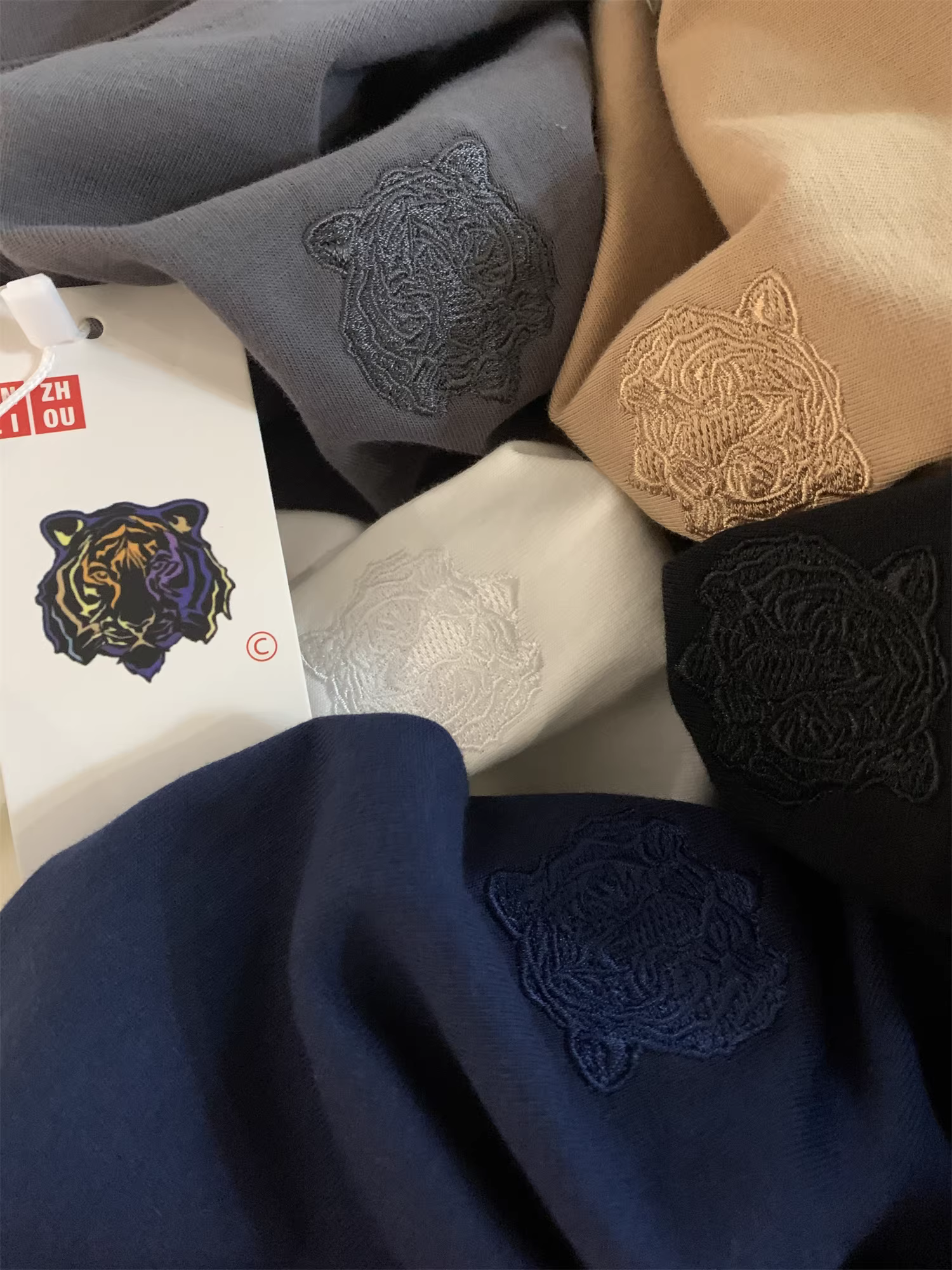 Thêu đầu hổ công nghiệp nặng Don Quixote! Cotton chải kỹ! Áo thun cổ tròn màu trơn mùa thu dành cho nam.