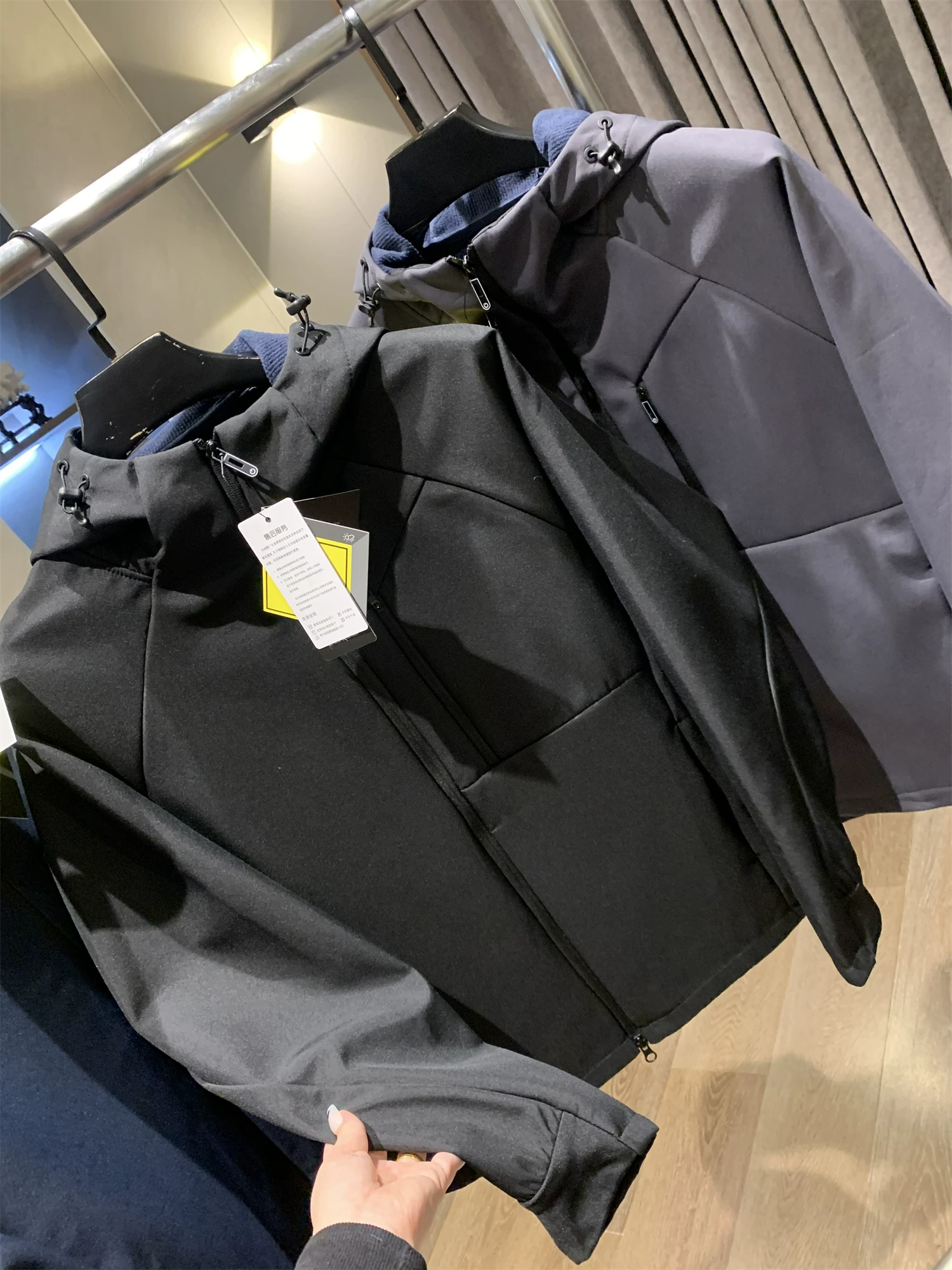 Don Quixote, một sản phẩm tuyệt vời! Hơn 1800 cửa hàng vật lý! Áo khoác giữ ấm lót lông cừu chống gió dành cho nam ngoài trời, kiểu dáng thời thượng.