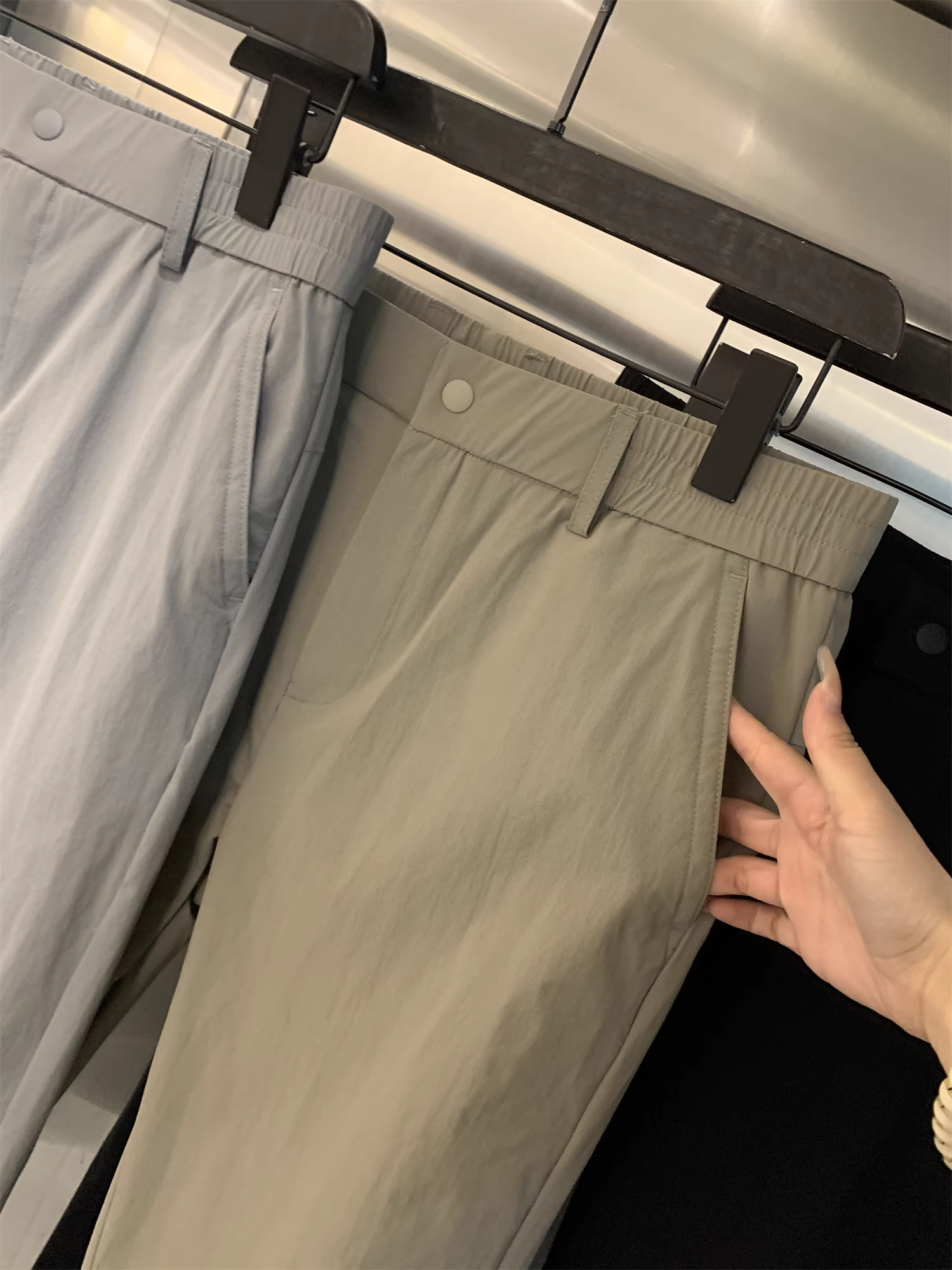 Don Quixote rất ngầu và mềm mại! Cảm giác rất mát mẻ và thoáng khí! Quần nam mùa hè mềm mại, thân thiện với da, đa năng, kiểu dáng thường ngày.