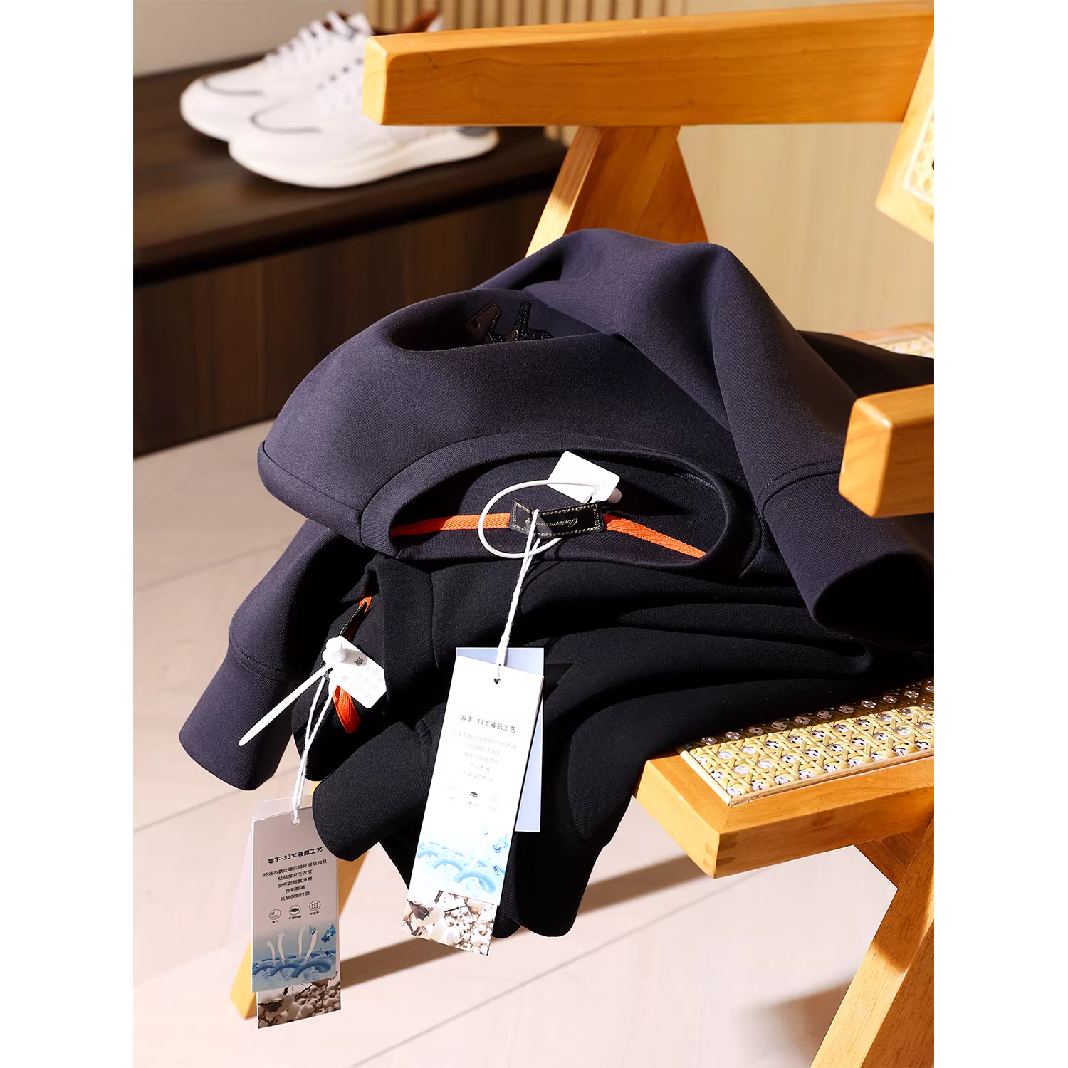 Don Quixote, hạng sang! Chất liệu cotton mềm mại cao cấp được xử lý bằng nước amoniac lỏng! Áo len nam màu trơn mùa thu, kiểu dáng thời thượng.