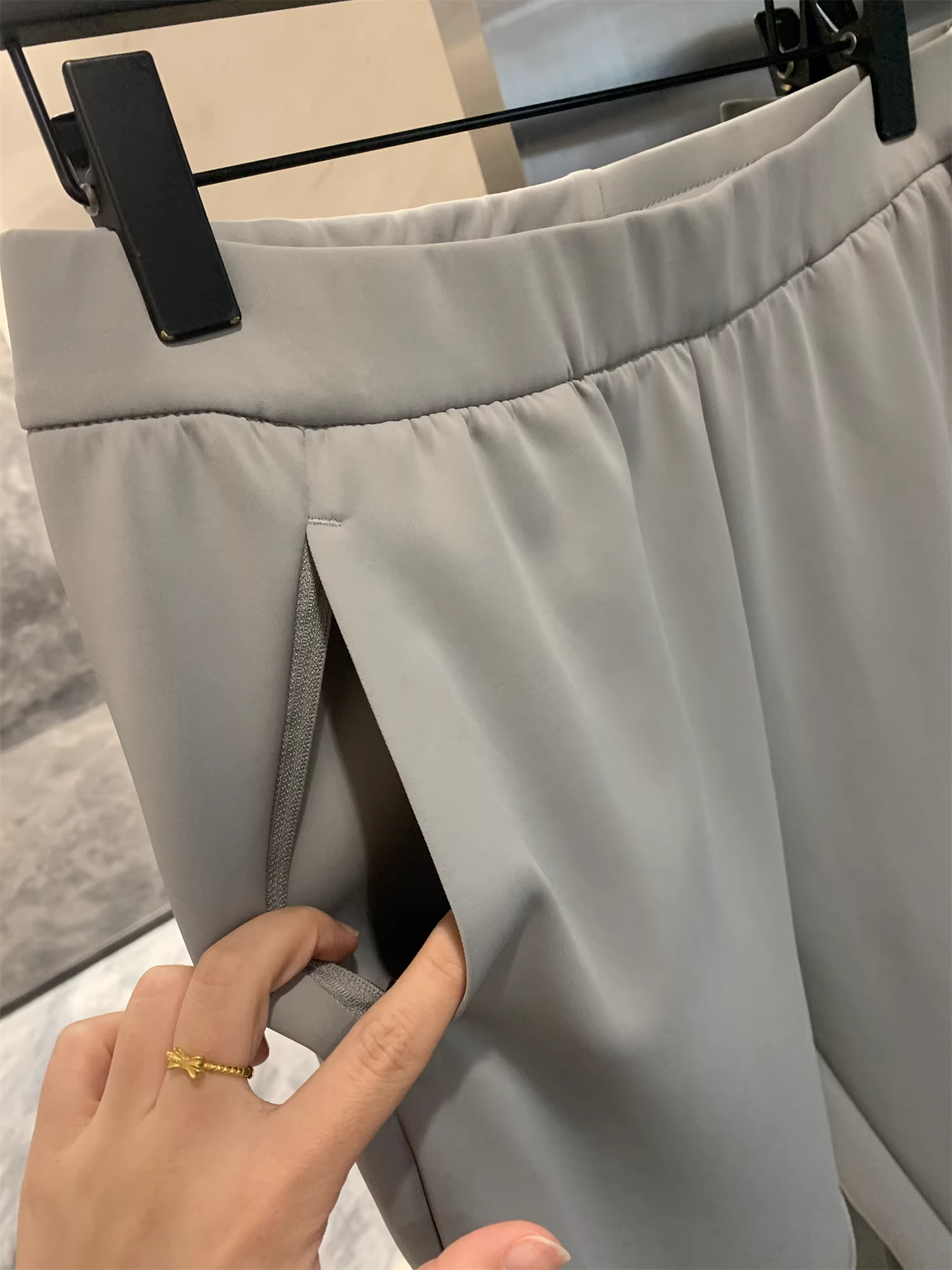 Don Quixote đã nhập khẩu sợi tơ mát! Phong cách năng động ngoài trời! Quần thể thao nam chất liệu thoáng khí.