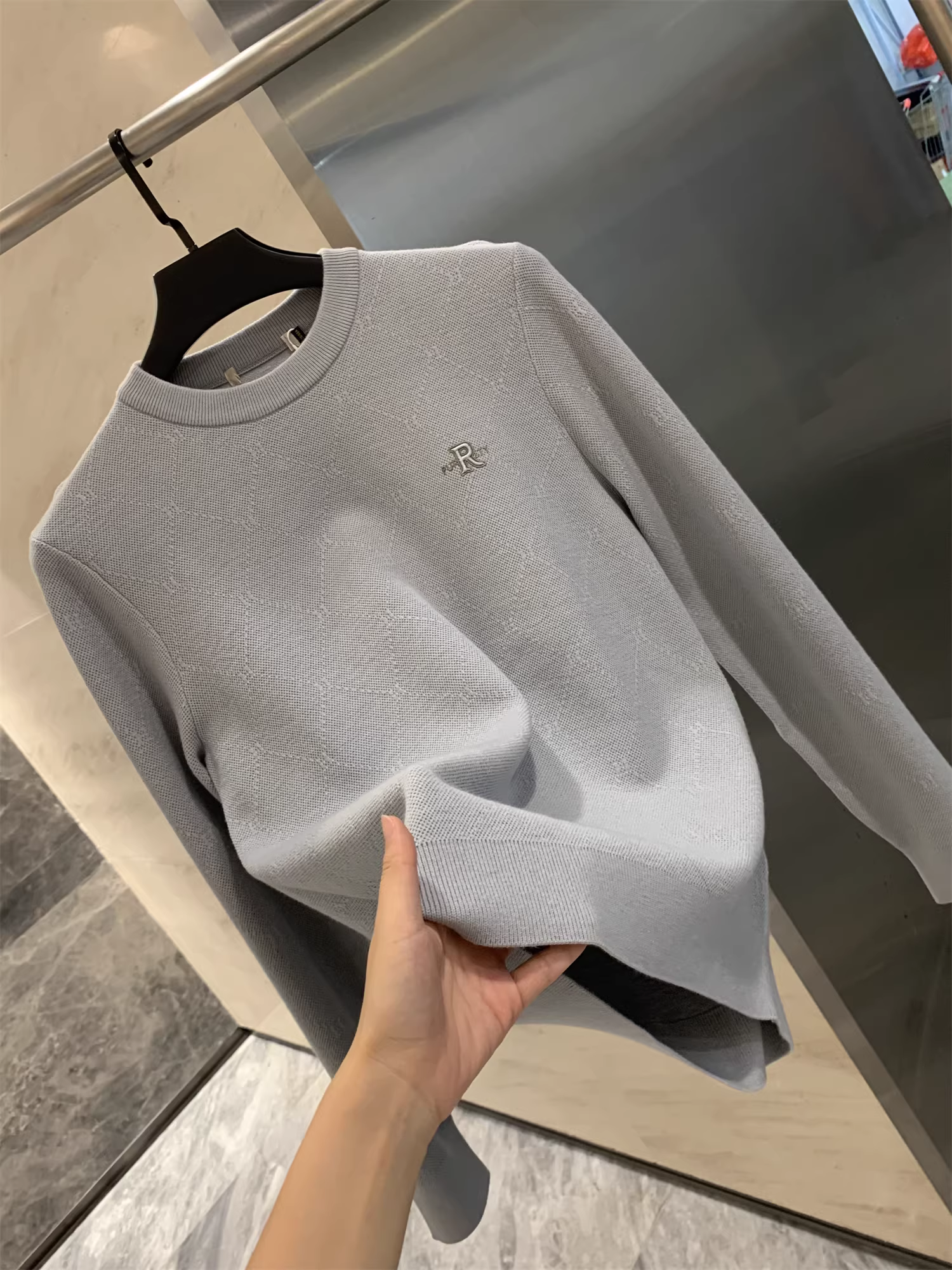 Don Quixote dòng H! Kết cấu Jacquard! Áo len dệt kim đa năng, mềm mại và thoải mái dành cho nam giới, hợp thời trang