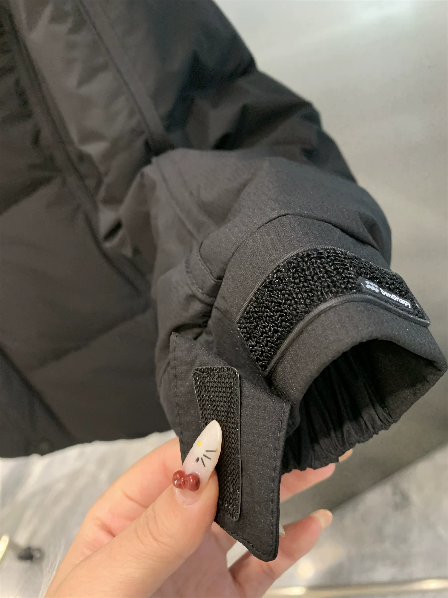 Áo khoác phao Don Quixote dày dặn với 90% lông vũ trắng! Áo khoác phao chống lạnh mùa đông, có mũ trùm đầu tháo rời, cổ đứng, tay raglan dành cho nam.