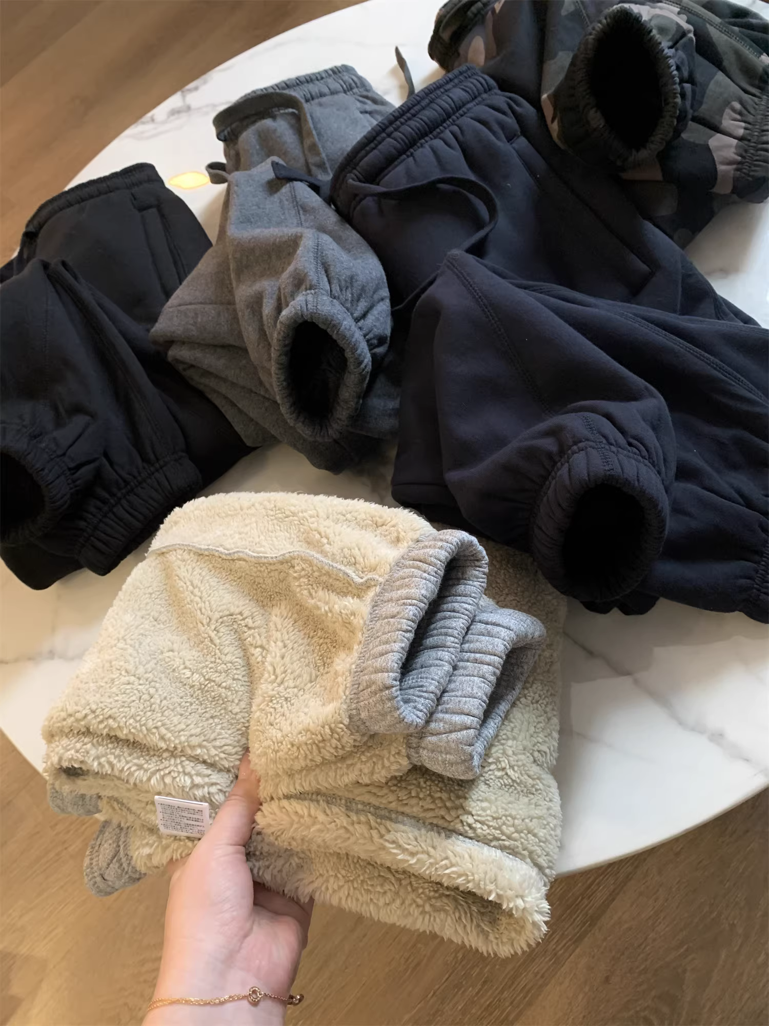 Đơn đặt hàng ngoại thương Don Quixote! Có lớp lót lông cừu và dày dặn! Quần thể thao nam mùa thu đông, thân thiện với da, ấm áp, lưng thun co giãn, bo gấu.