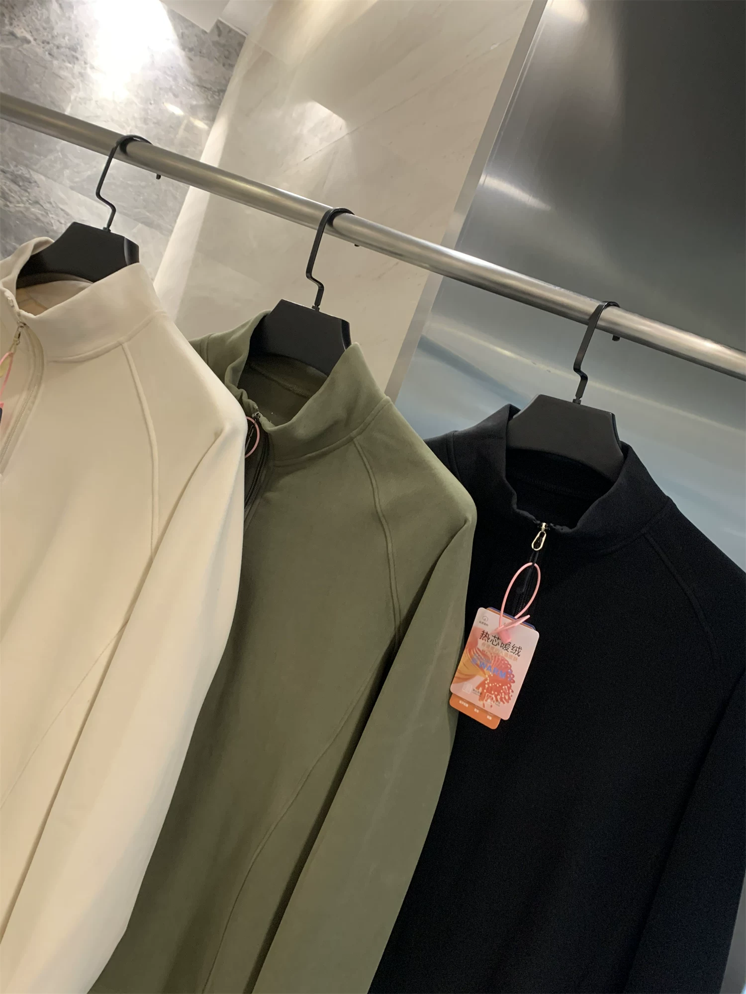 Don Quixote ODM sản phẩm tốt! Áo nỉ lông cừu đa năng, thân thiện với da và ấm áp! Áo nỉ đơn giản, thoải mái dành cho nam giới trong mùa thu và mùa đông.