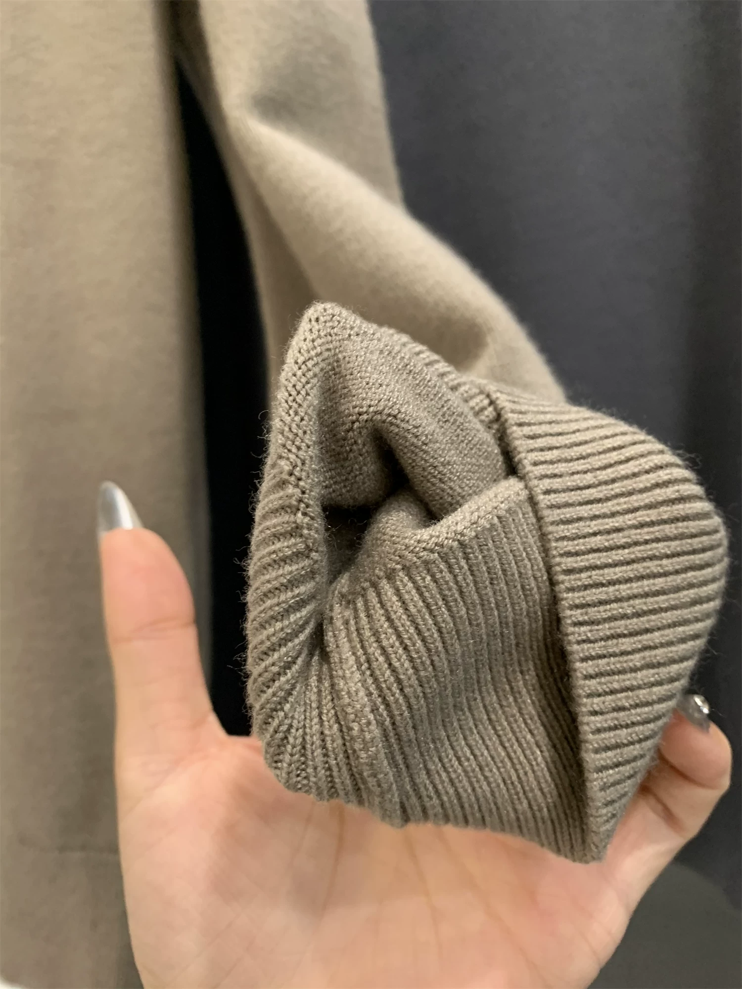 Don Quixote, đồ tốt từ Doujia! Len cừu + chất liệu modal pha trộn! Áo len giả hai mảnh cổ áo phối màu dành cho nam.