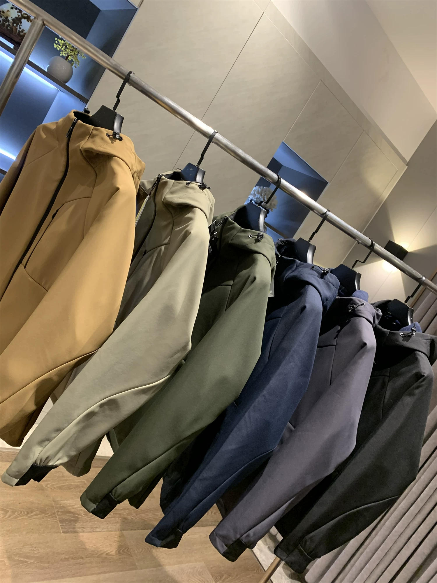 Don Quixote, một sản phẩm tuyệt vời! Hơn 1800 cửa hàng vật lý! Áo khoác giữ ấm lót lông cừu chống gió dành cho nam ngoài trời, kiểu dáng thời thượng.