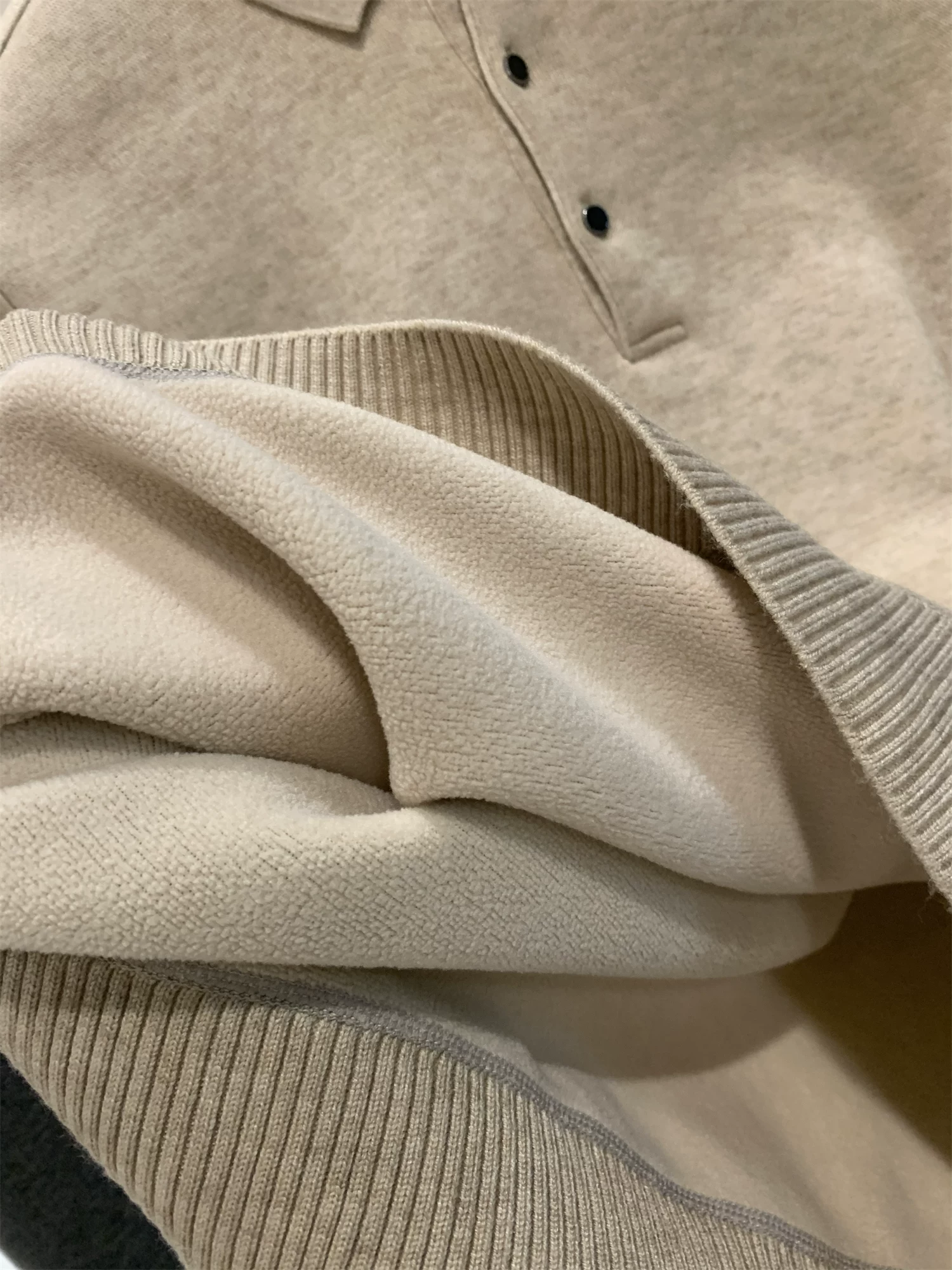 Áo len tổng hợp Don Quixote! Tinh tế và mềm mại! Áo polo công sở ấm áp mùa thu đông dành cho nam với cổ áo kiểu dáng thời trang.