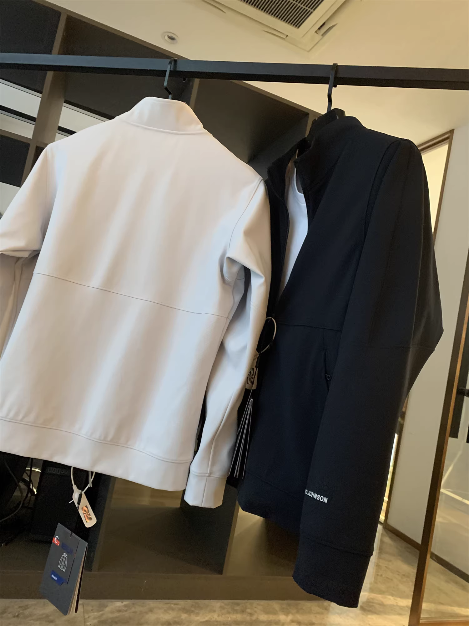 Don Quixote là một người thay đổi trò chơi! Áo khoác cổ đứng đa năng, phong cách thể thao thông thường, cao cấp của Leavo Johnson dành cho nam giới.