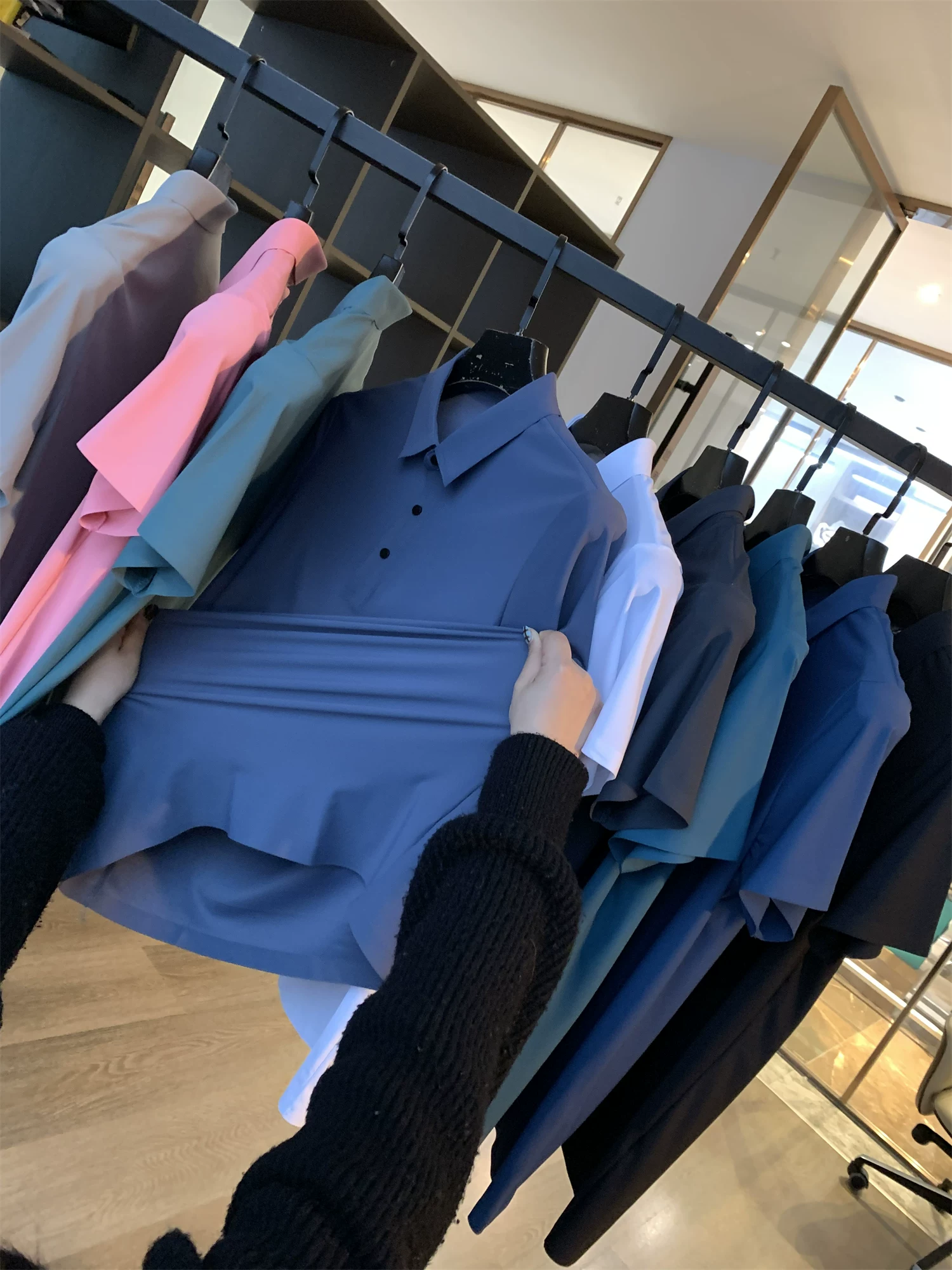 Don Quixote, hãy mua nó ngay mà không cần suy nghĩ! Áo sơ mi ngắn tay màu trơn, kiểu dáng cặp đôi + chất liệu co giãn bốn chiều + cắt laser + viền dán liền mạch.