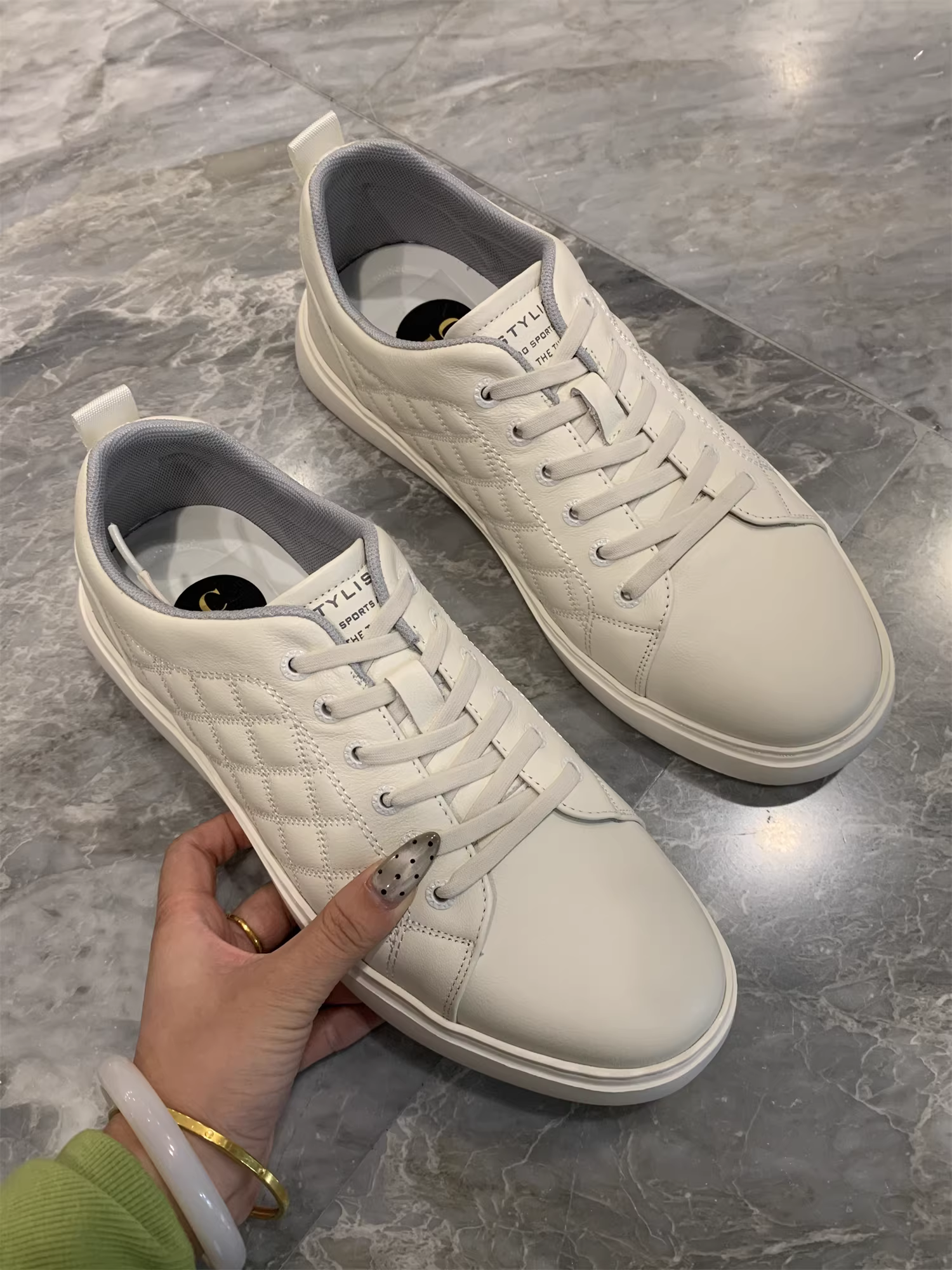 Giày da bò Don Quixote! Giày thể thao/giày da nam màu trắng nhẹ, chống sốc, mềm mại và dễ mang cho mùa xuân, mùa thu và mùa đông. Hợp thời trang.