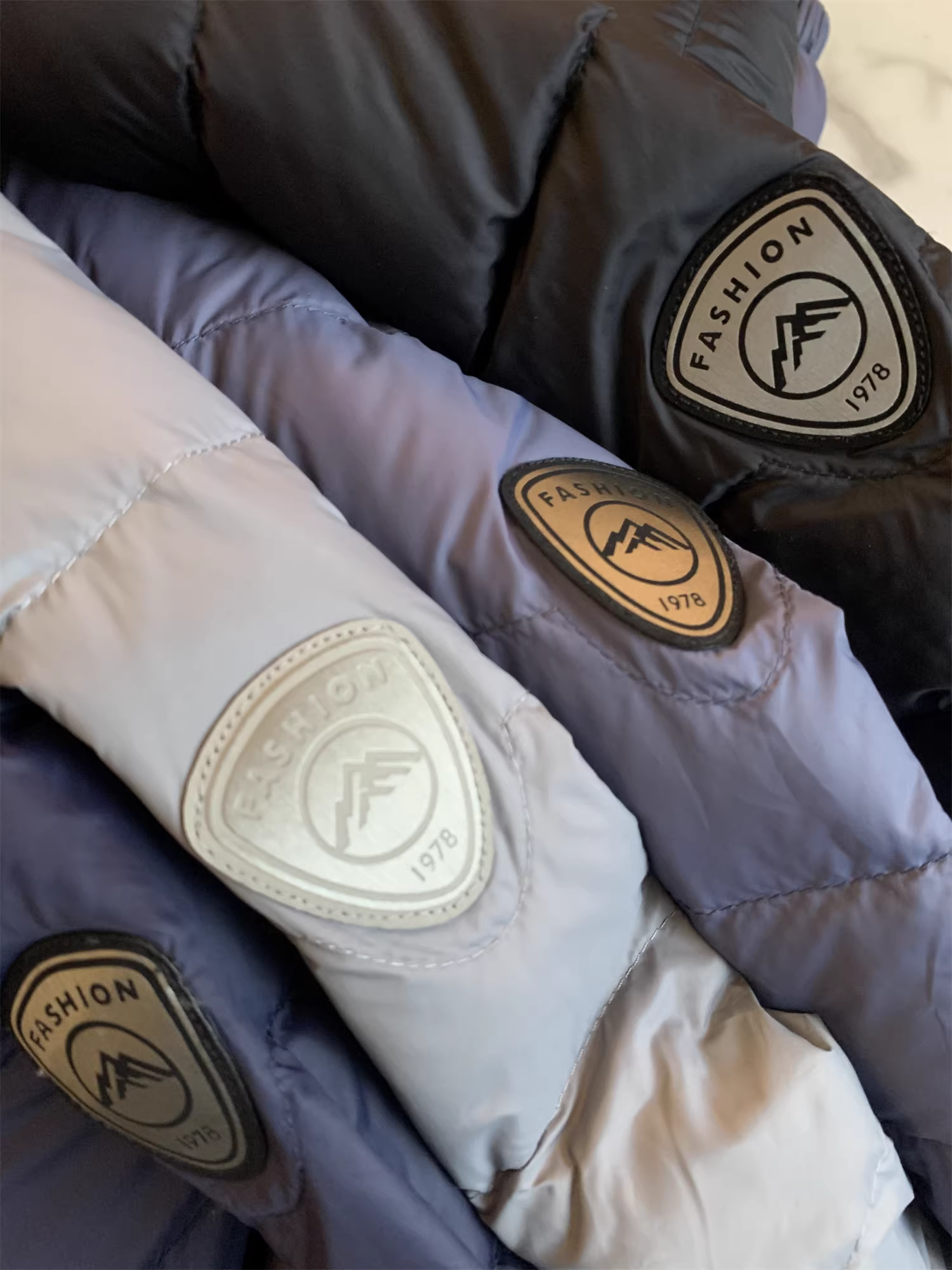 Áo khoác phao nhẹ Don Quixote! Áo khoác phao nam cổ đứng đơn giản, nhẹ, ấm áp dành cho các hoạt động thể thao ngoài trời mùa thu đông