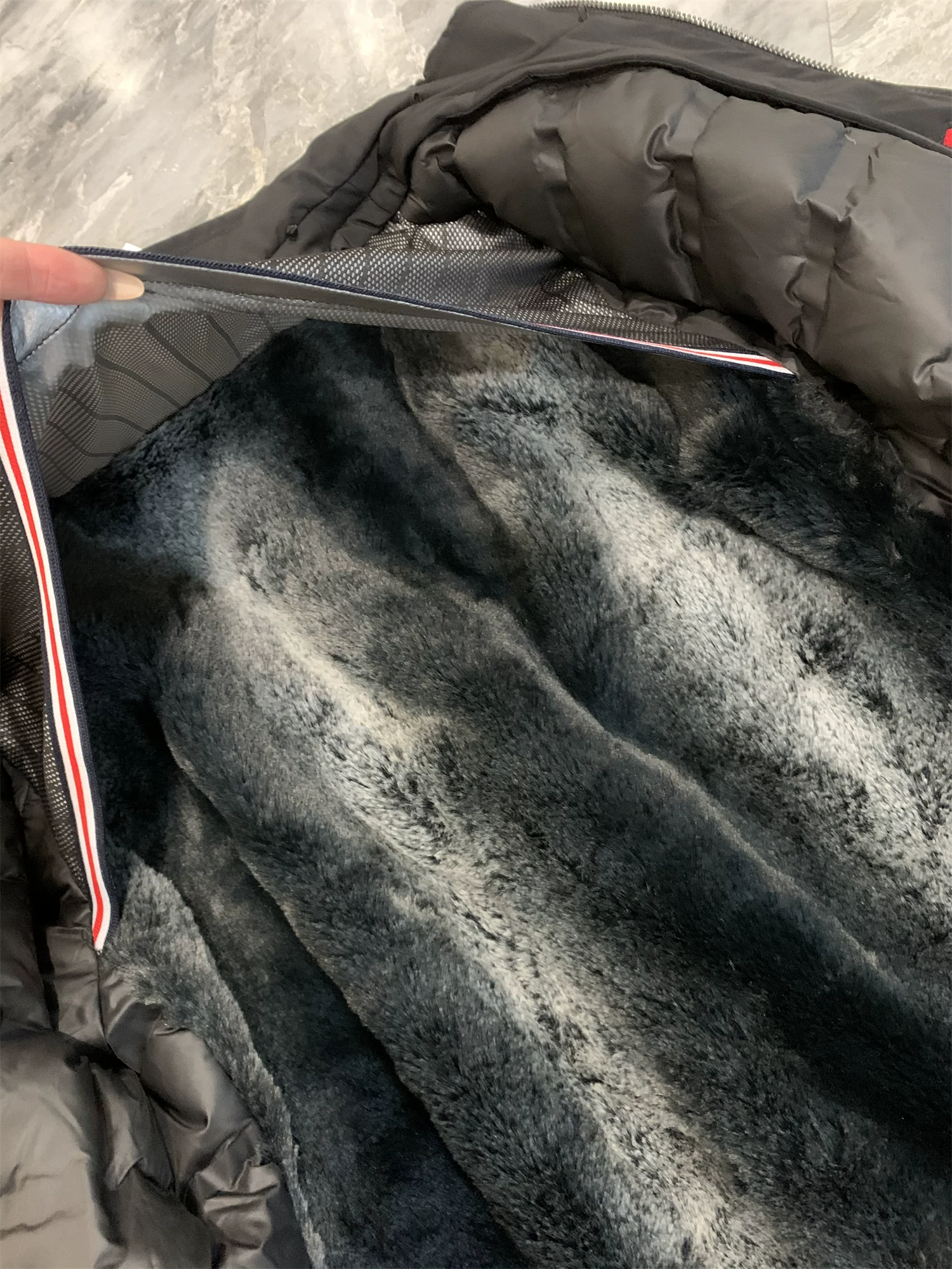 Dòng sản phẩm “Warm Core” của Don Quixote H! Lớp lót bên trong có thể tháo rời! Áo khoác có cổ đứng thông thường.