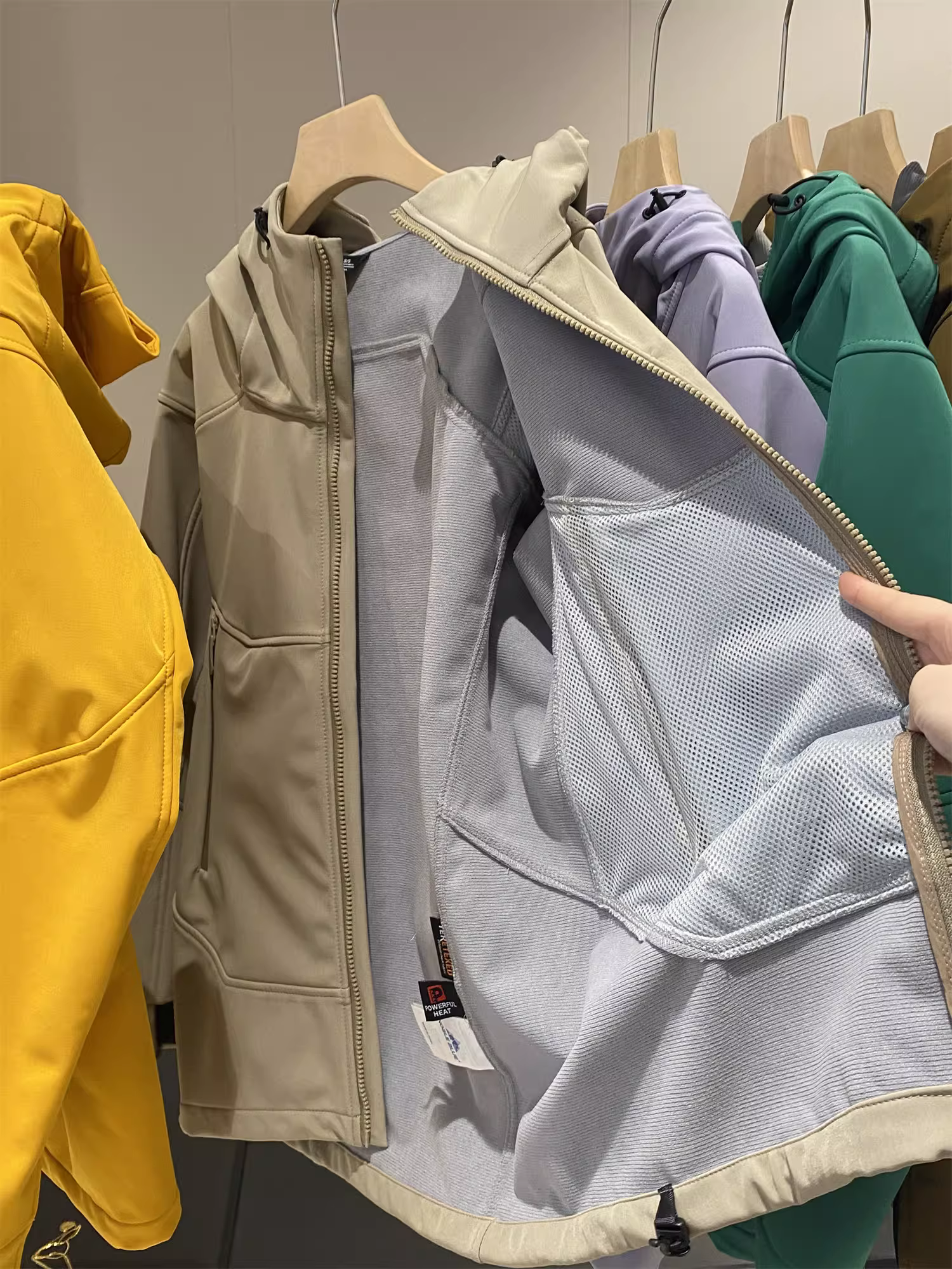 Don Quixote Outdoor thực sự tuyệt vời! Công nghệ giữ nhiệt bằng lông cừu ấm áp từ đá núi lửa! Áo khoác chống gió mùa thu đông dành cho nam và nữ.