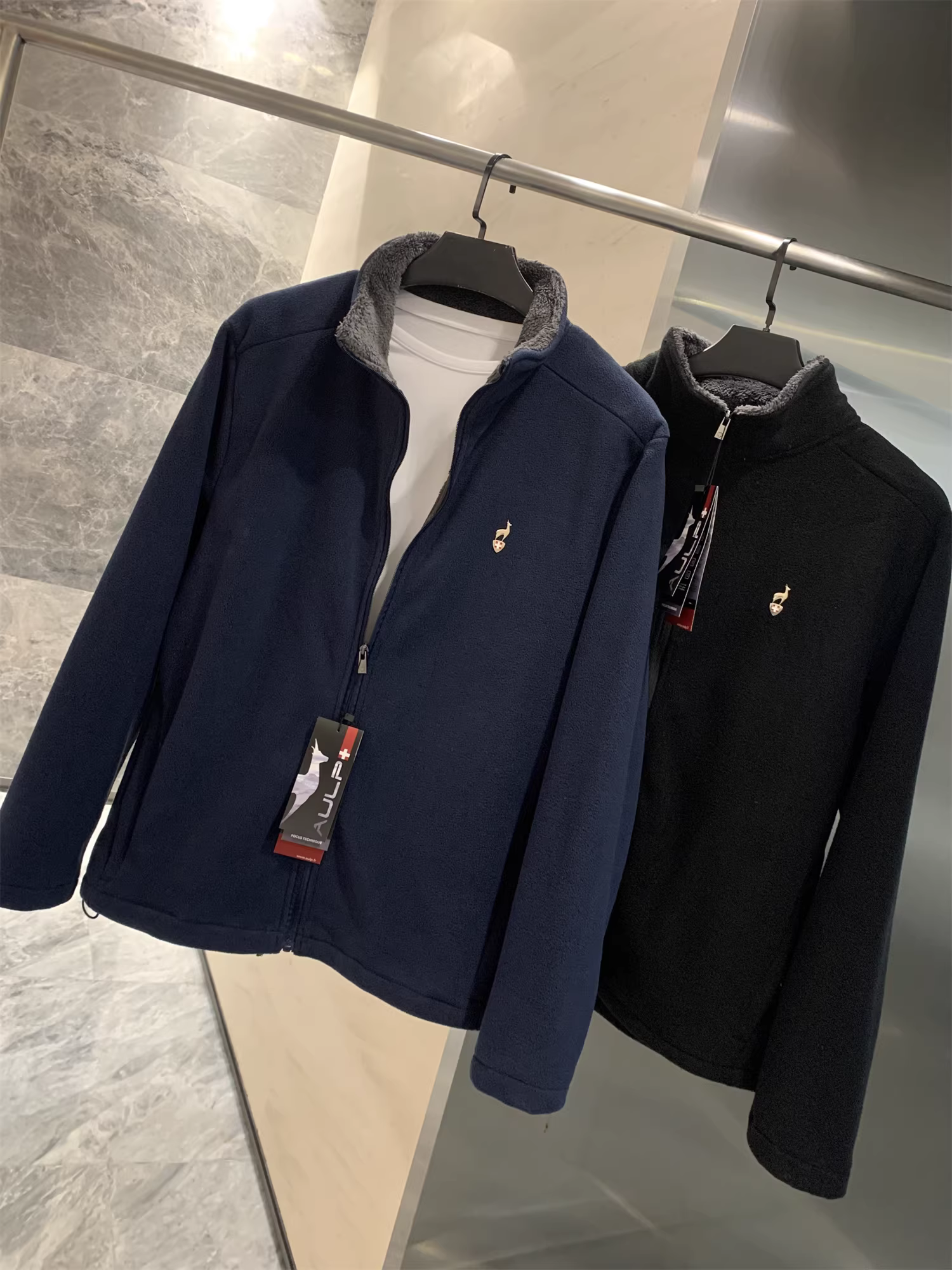 Don Quixote, một sản phẩm hàng đầu! Có lớp lót lông cừu, chống gió và giữ ấm! Áo khoác cổ đứng dành cho nam, lý tưởng cho các hoạt động thể thao và giải trí ngoài trời vào mùa thu và mùa đông.