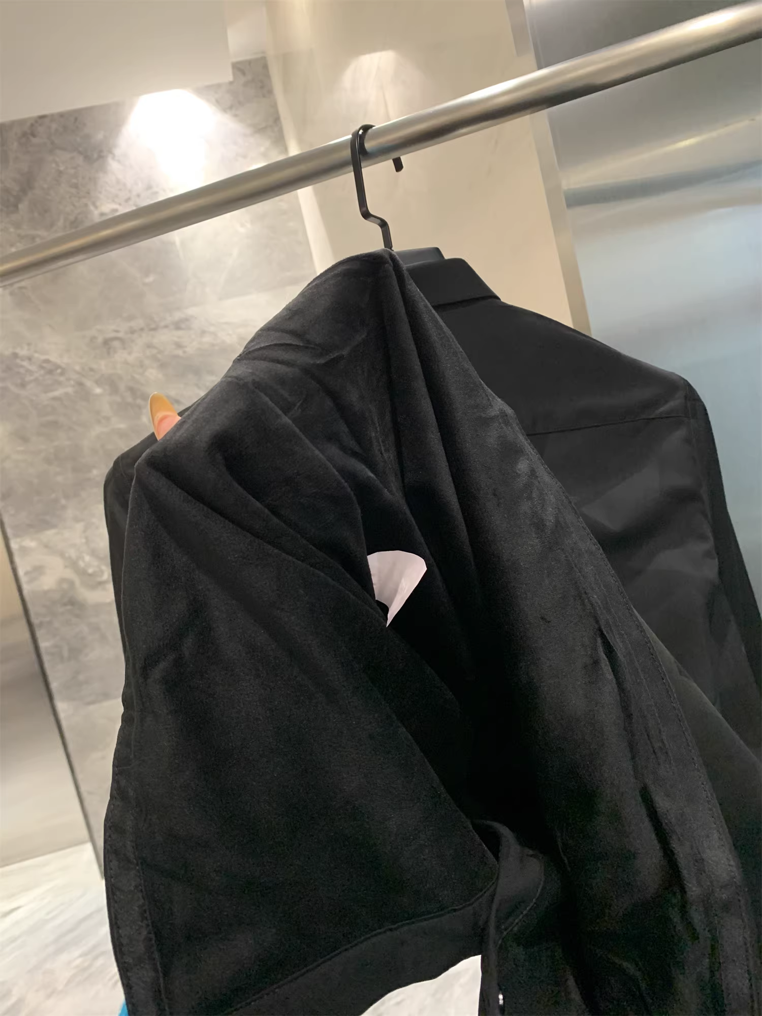 Don Quixote, một sản phẩm làm từ đậu! Kết cấu tối màu! Áo sơ mi nam mùa thu đông lót lông cừu, ấm áp, đa năng, phong cách thường ngày.