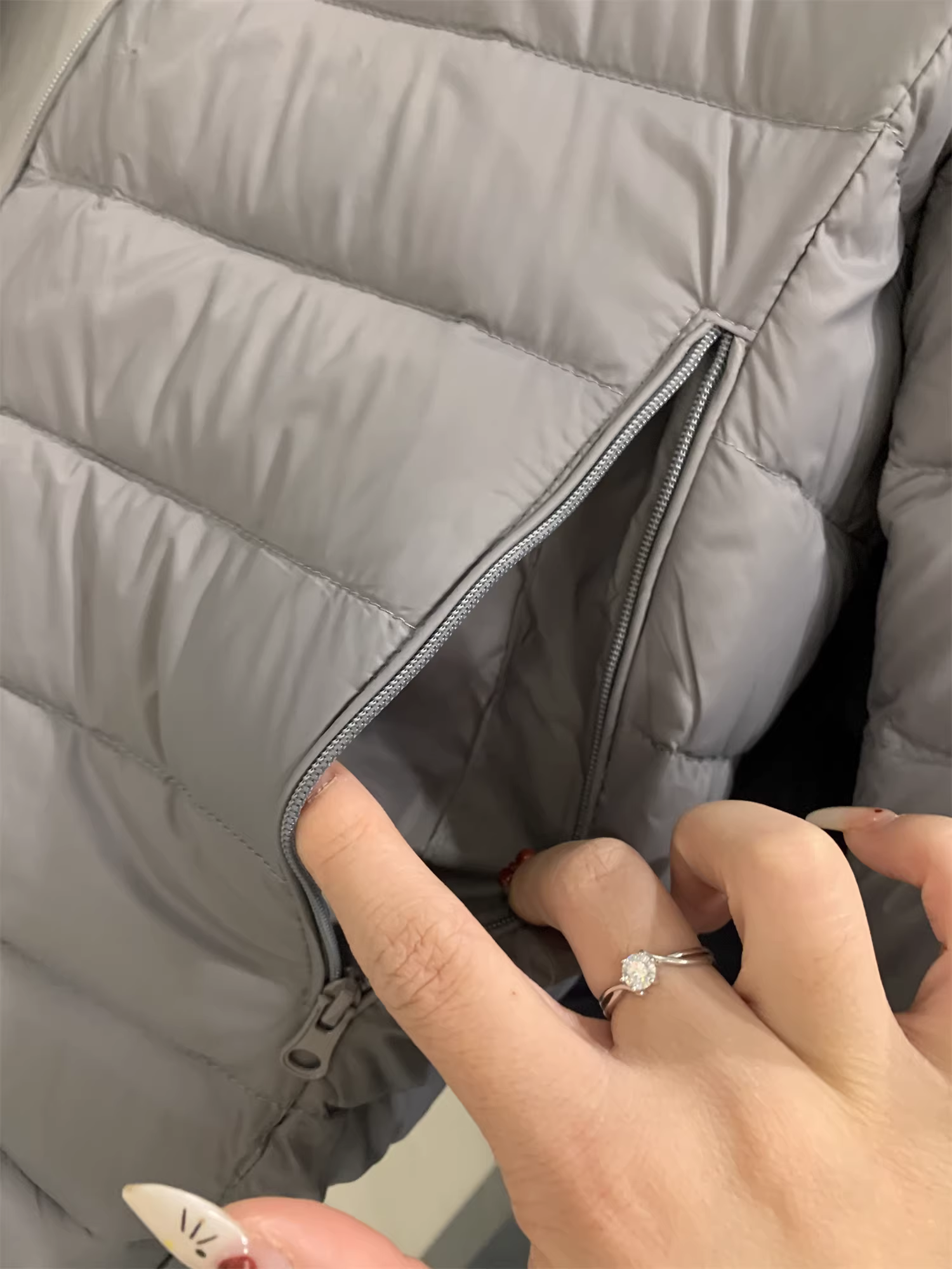 Dòng áo khoác nhẹ Don Quixote! Kiểu dáng cổ điển với chất liệu dệt kim sọc! Áo khoác phao có cổ đứng/mũ trùm đầu mùa đông dành cho nam.