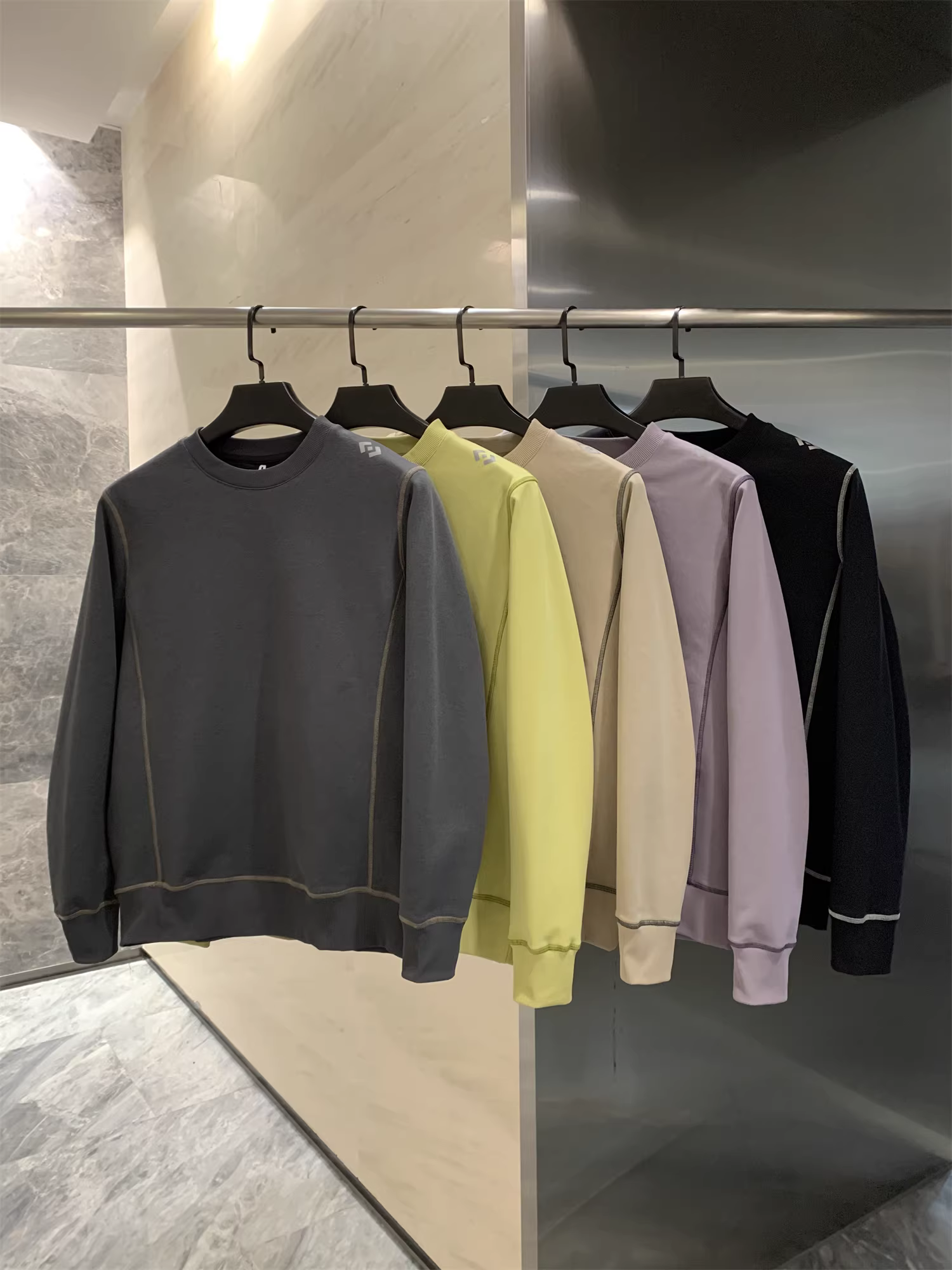 Áo thun nam tay dài cổ tròn màu trơn chất liệu vải Terry, thiết kế Nhật Bản, phong cách Don Quixote, thích hợp cho mùa thu đông.